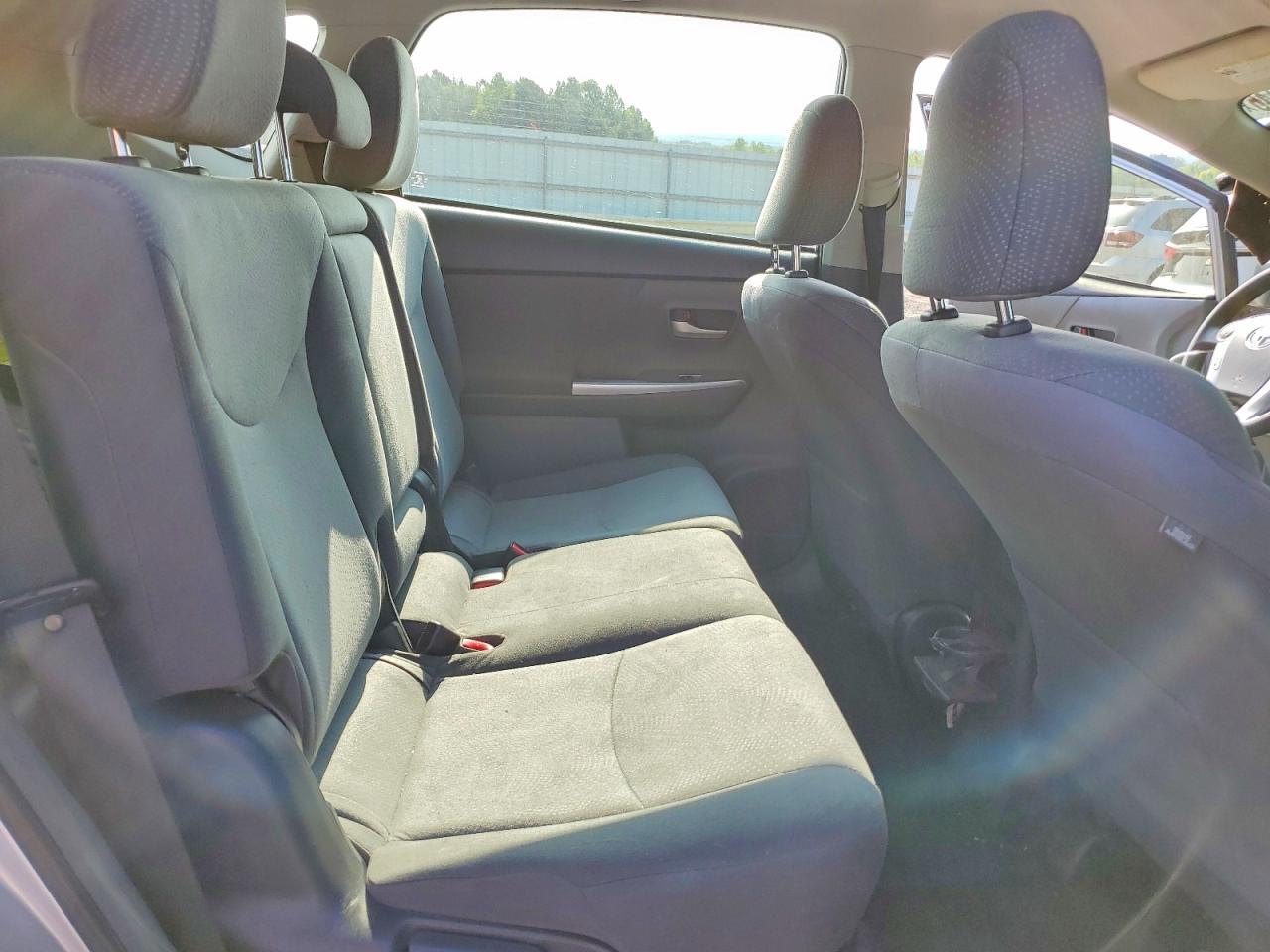 2014 Toyota Prius V Three Silver vin: JTDZN3EU2EJ013677