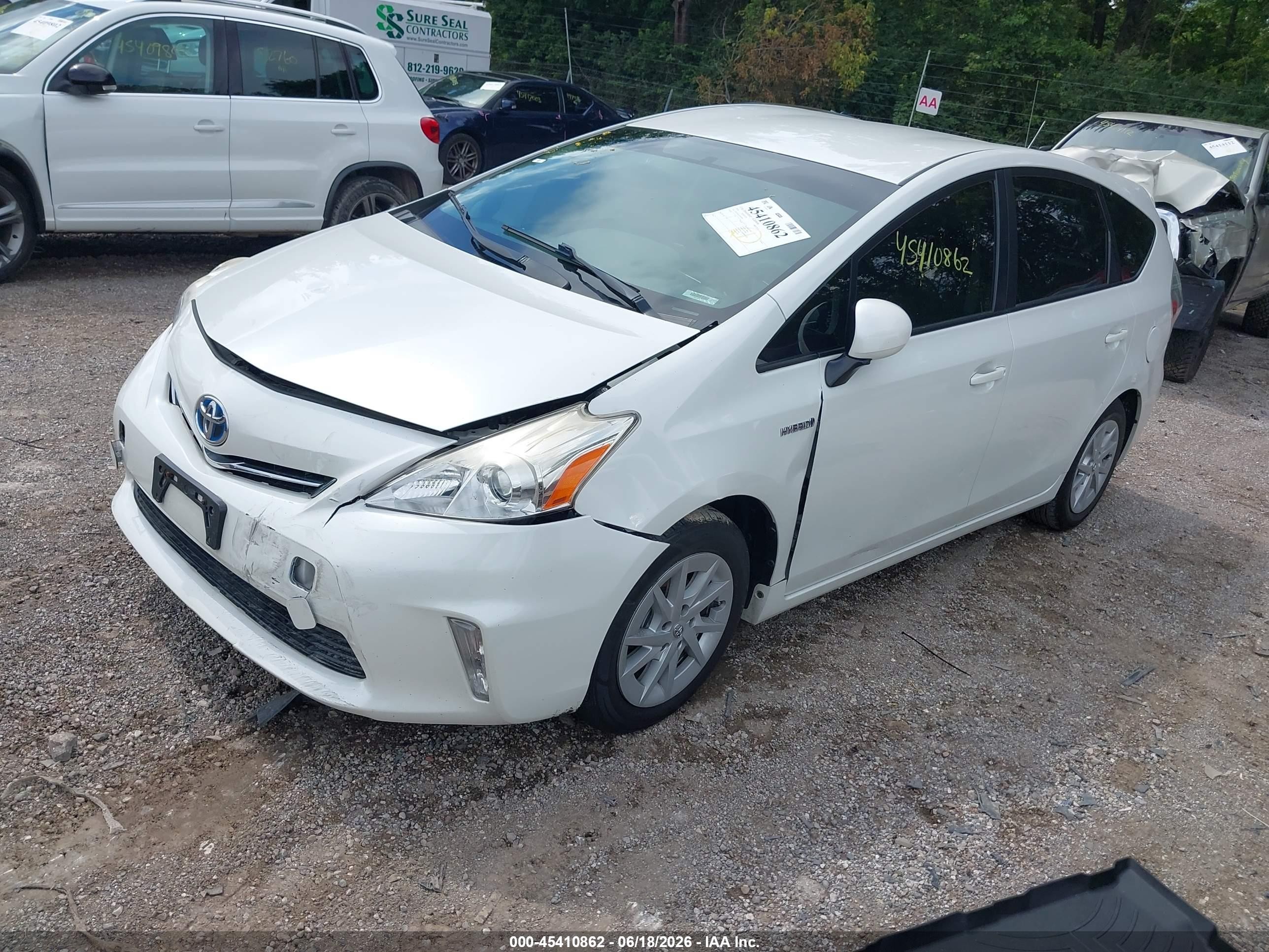 2014 Toyota Prius V Three White vin: JTDZN3EU2EJ014814