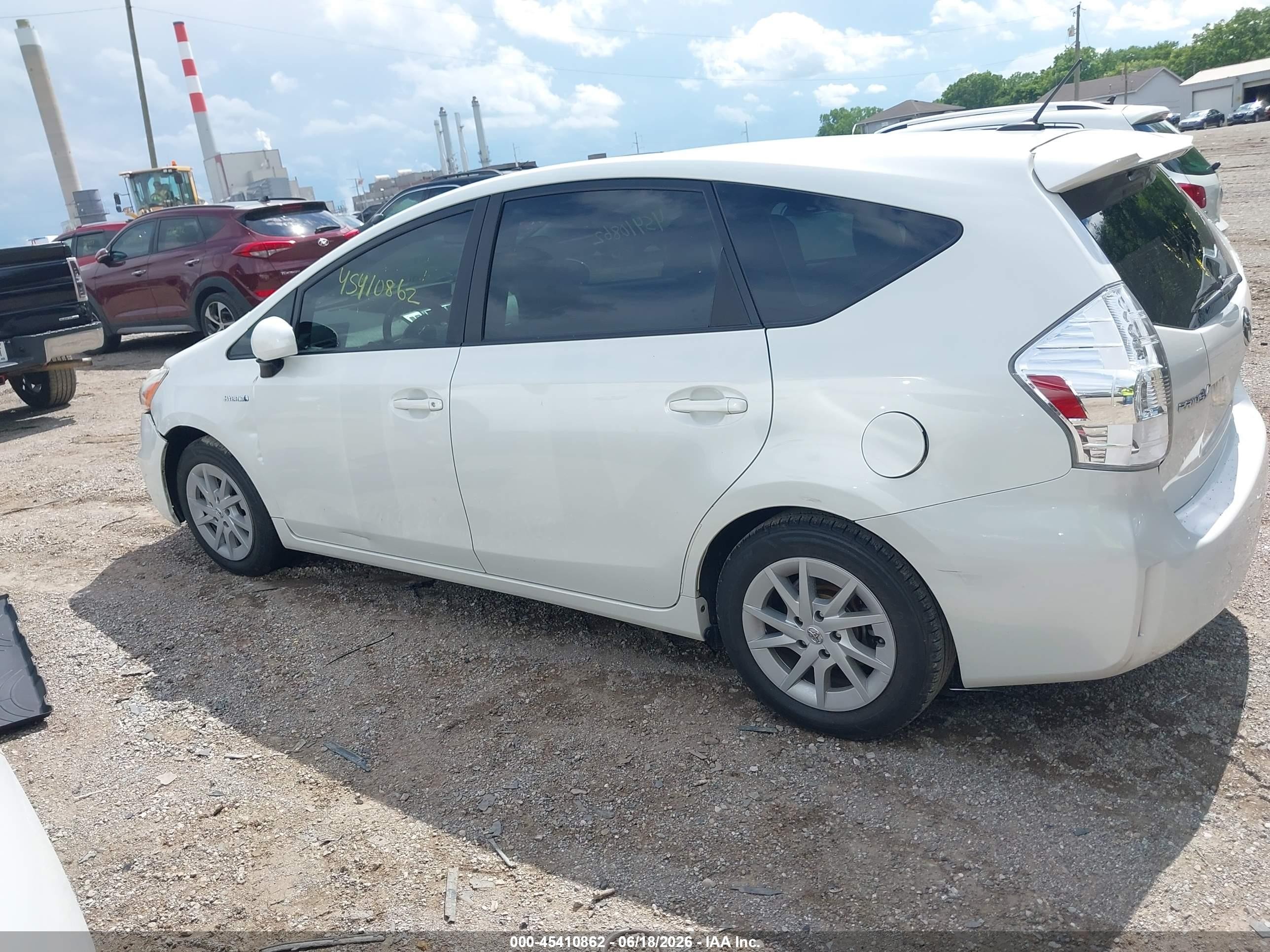 2014 Toyota Prius V Three White vin: JTDZN3EU2EJ014814
