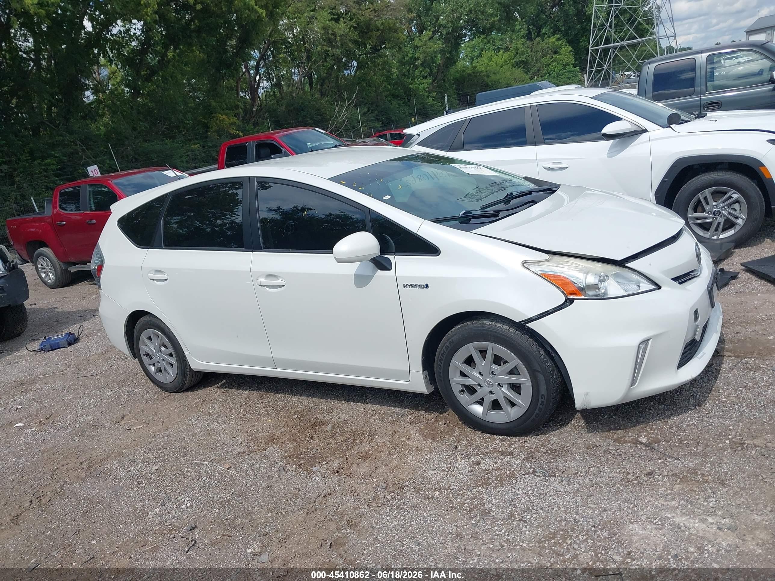 2014 Toyota Prius V Three White vin: JTDZN3EU2EJ014814