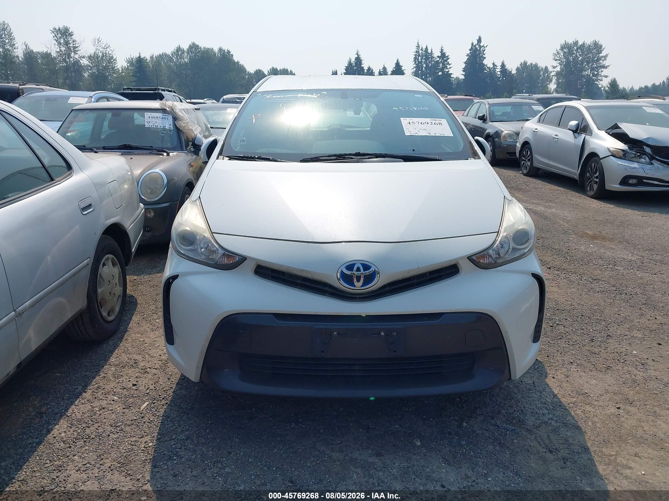 2015 Toyota Prius V Two White vin: JTDZN3EU2FJ018430