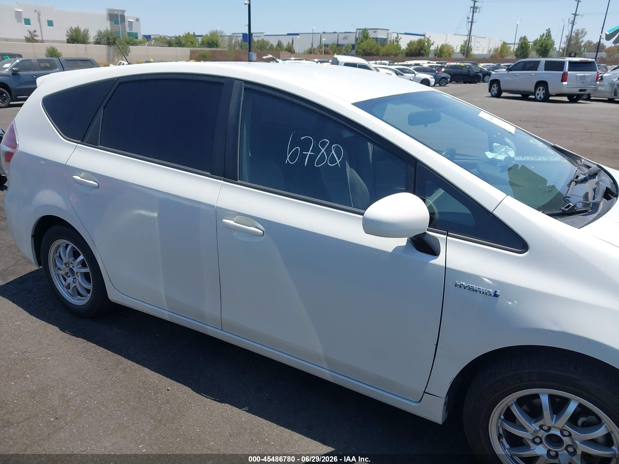 2015 Toyota Prius V Two Белый vin: JTDZN3EU2FJ019187