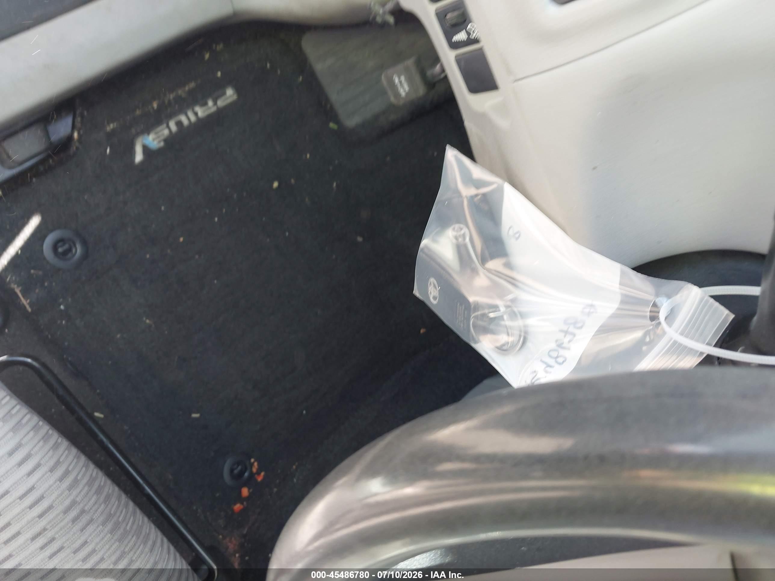 2015 Toyota Prius V Two Белый vin: JTDZN3EU2FJ019187