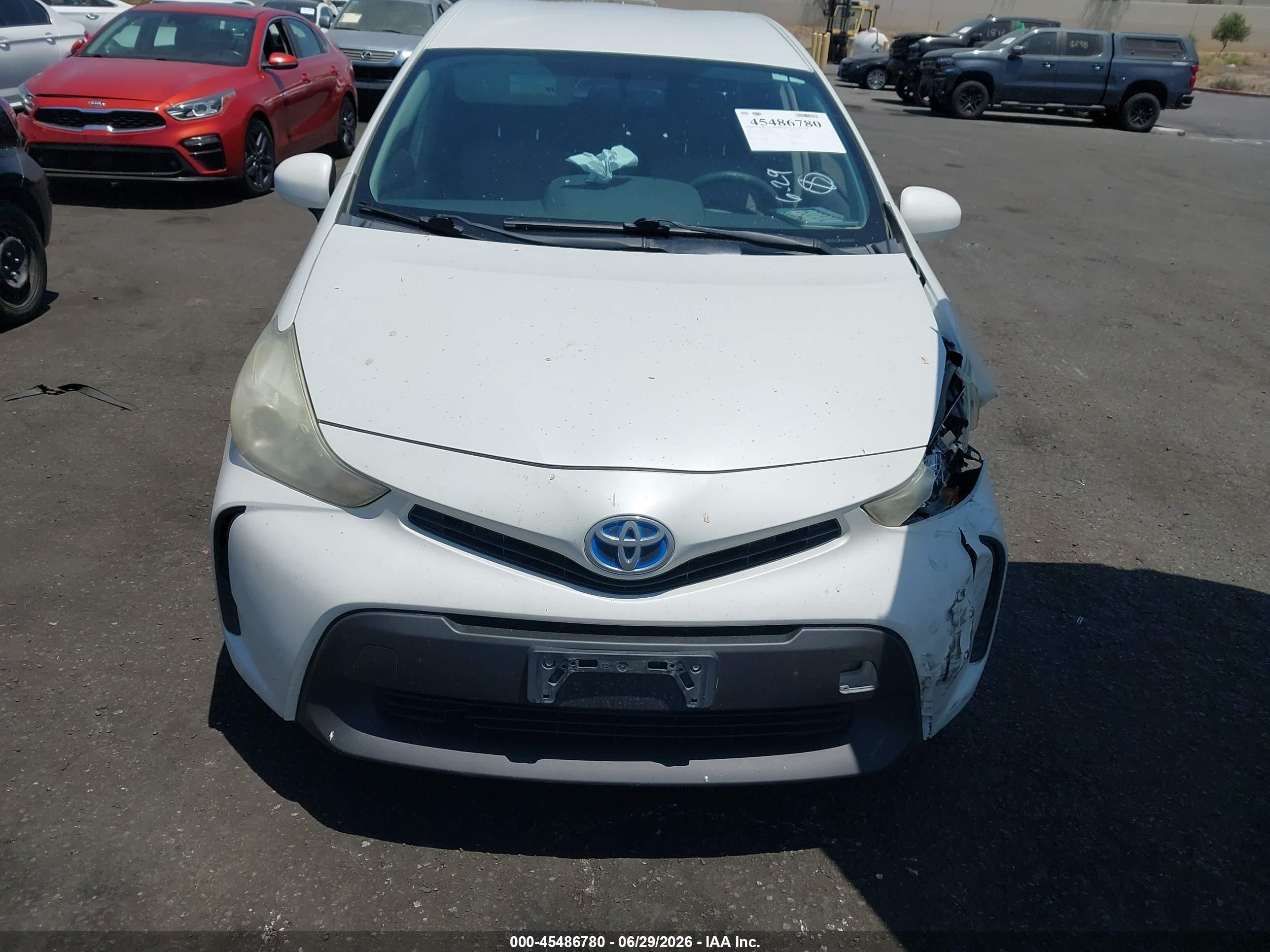 2015 Toyota Prius V Two Белый vin: JTDZN3EU2FJ019187