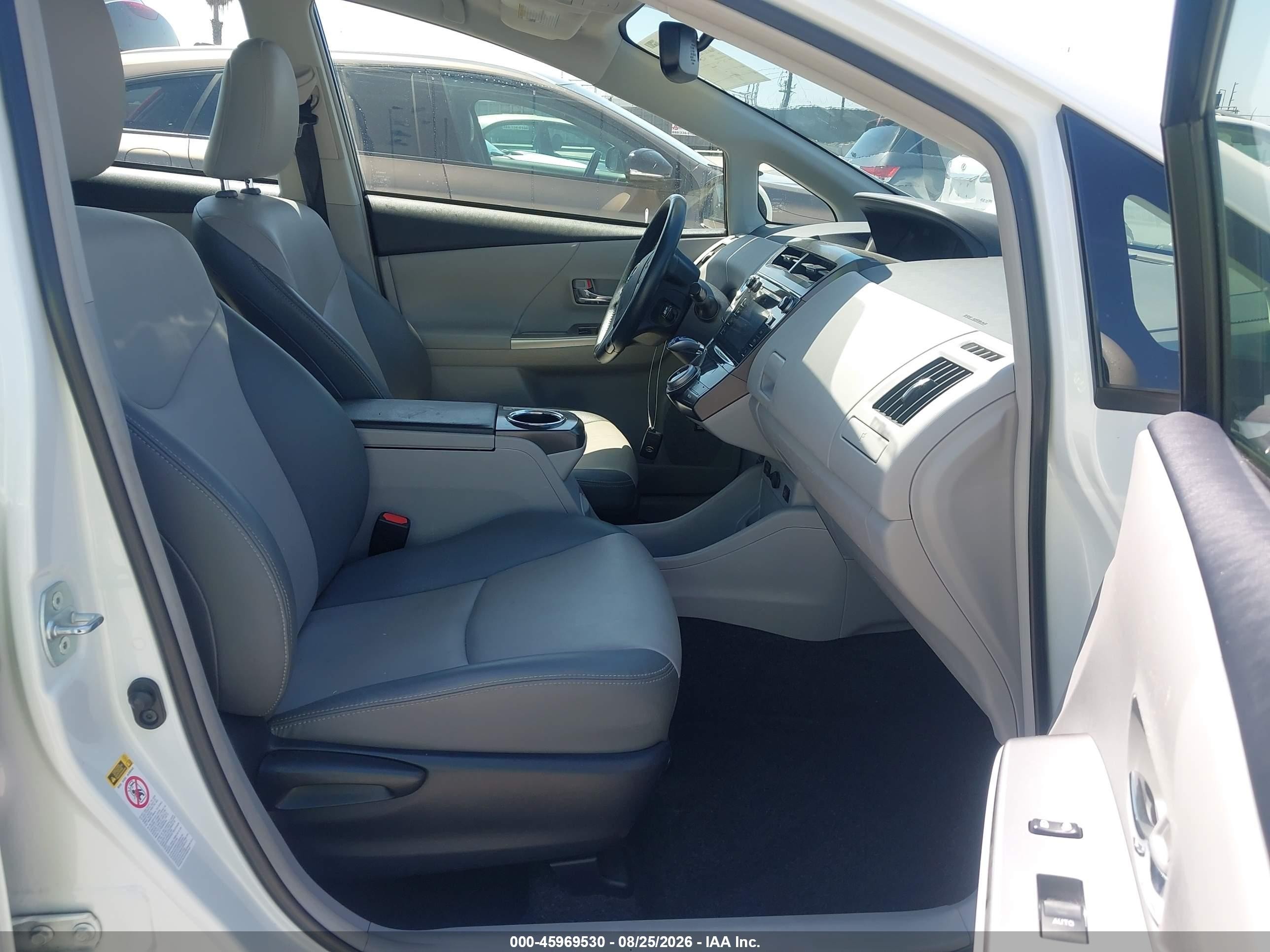 2015 Toyota Prius V Five White vin: JTDZN3EU2FJ020145