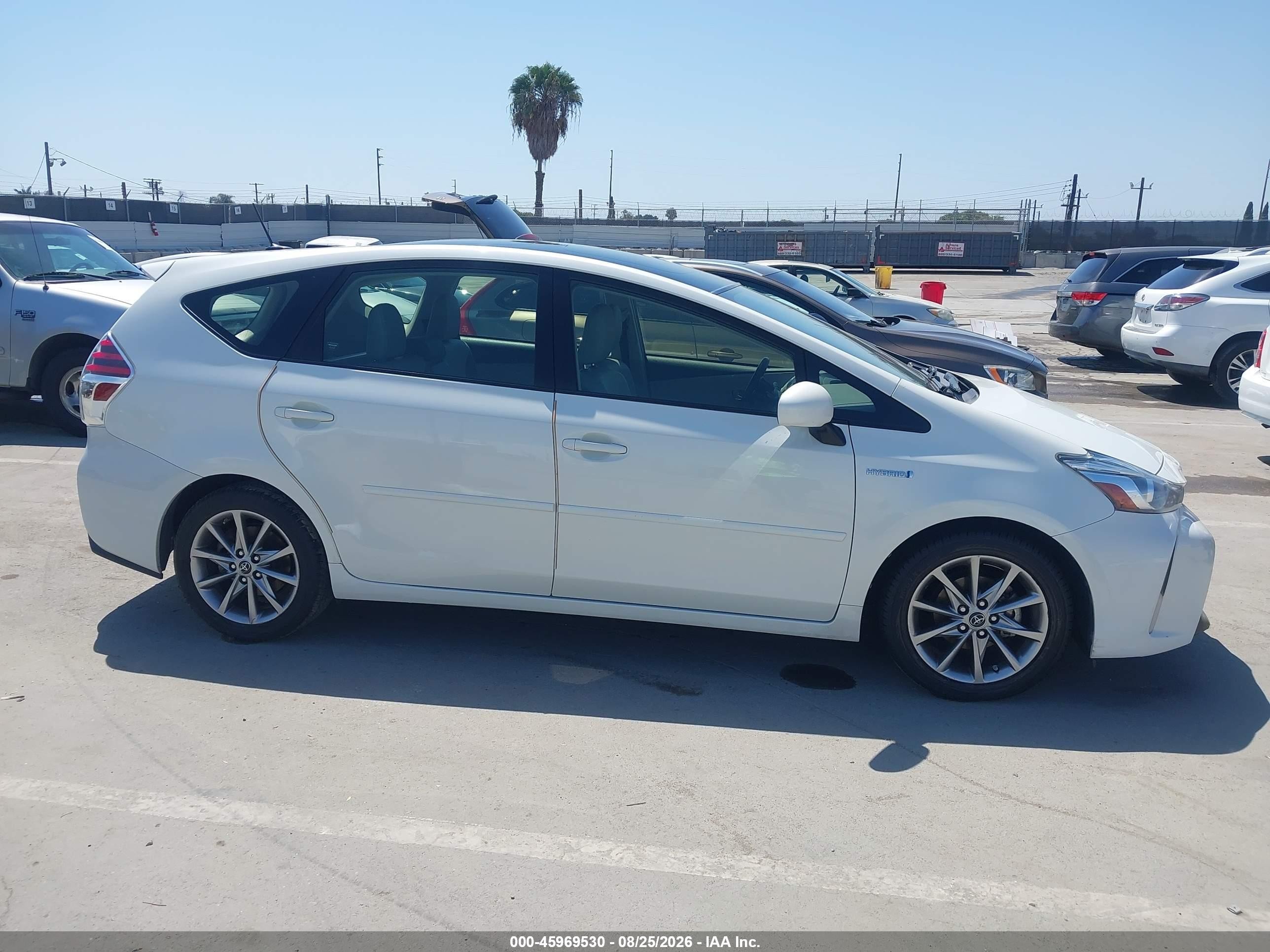 2015 Toyota Prius V Five White vin: JTDZN3EU2FJ020145