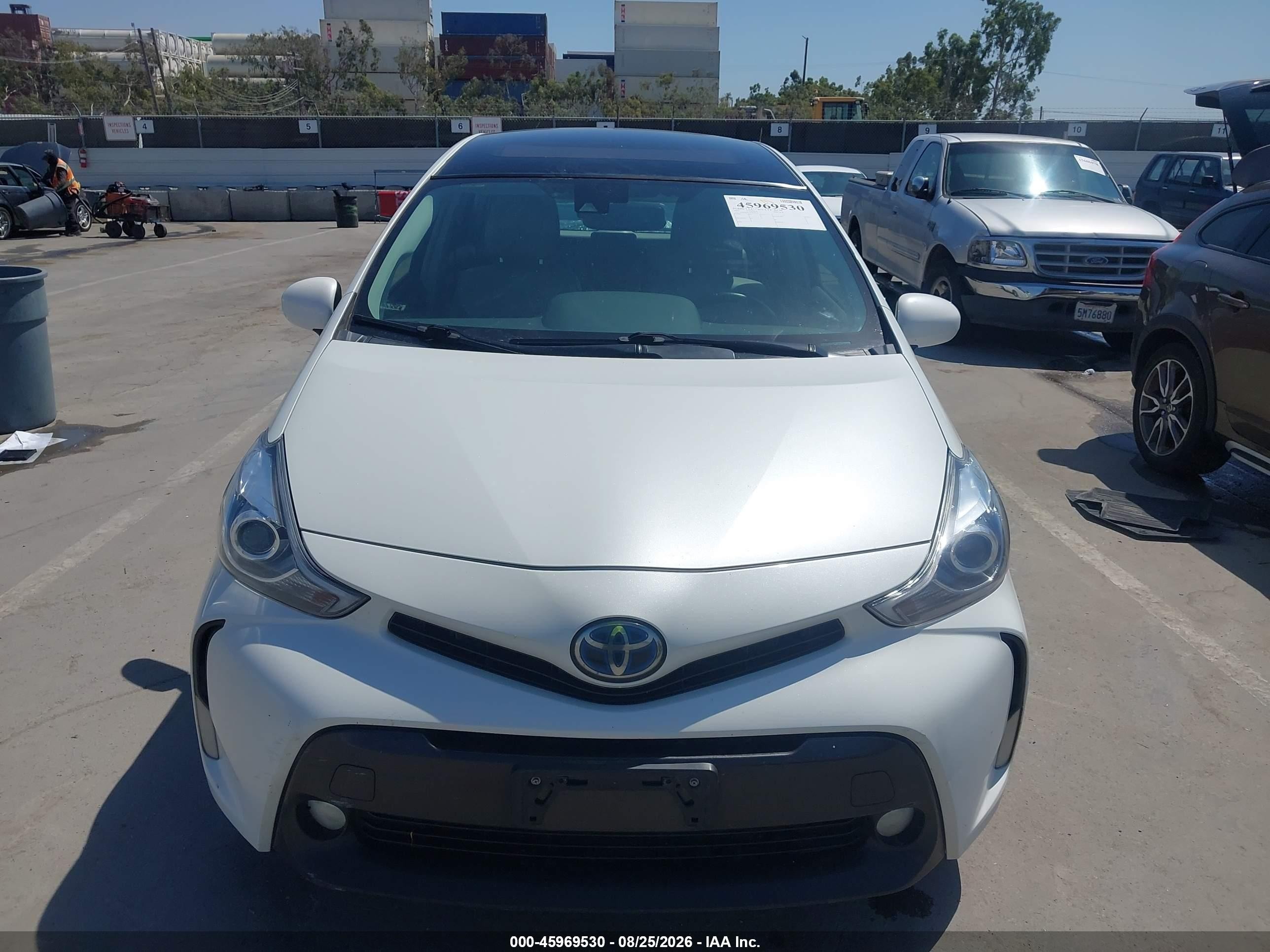 2015 Toyota Prius V Five White vin: JTDZN3EU2FJ020145