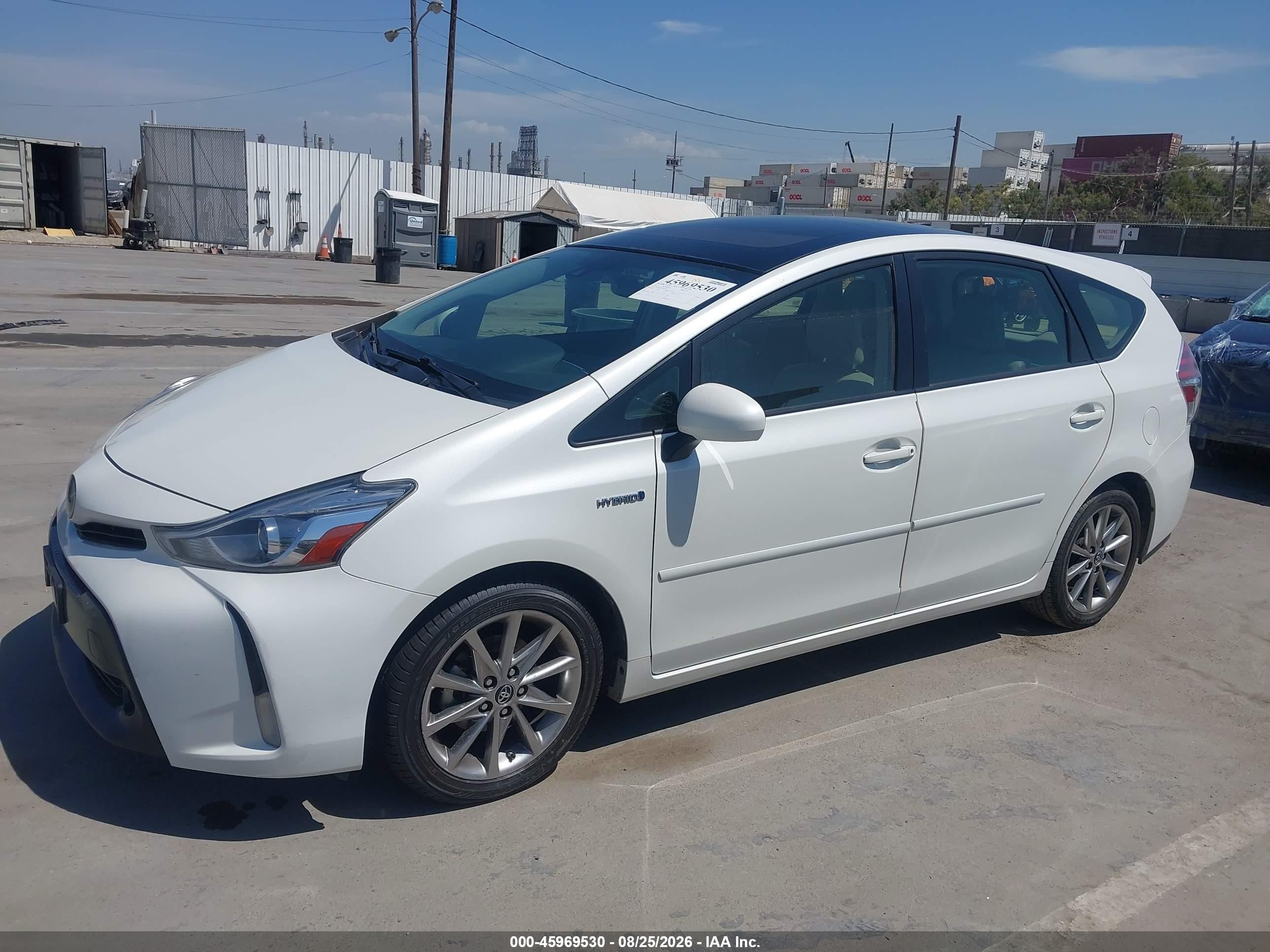 2015 Toyota Prius V Five White vin: JTDZN3EU2FJ020145