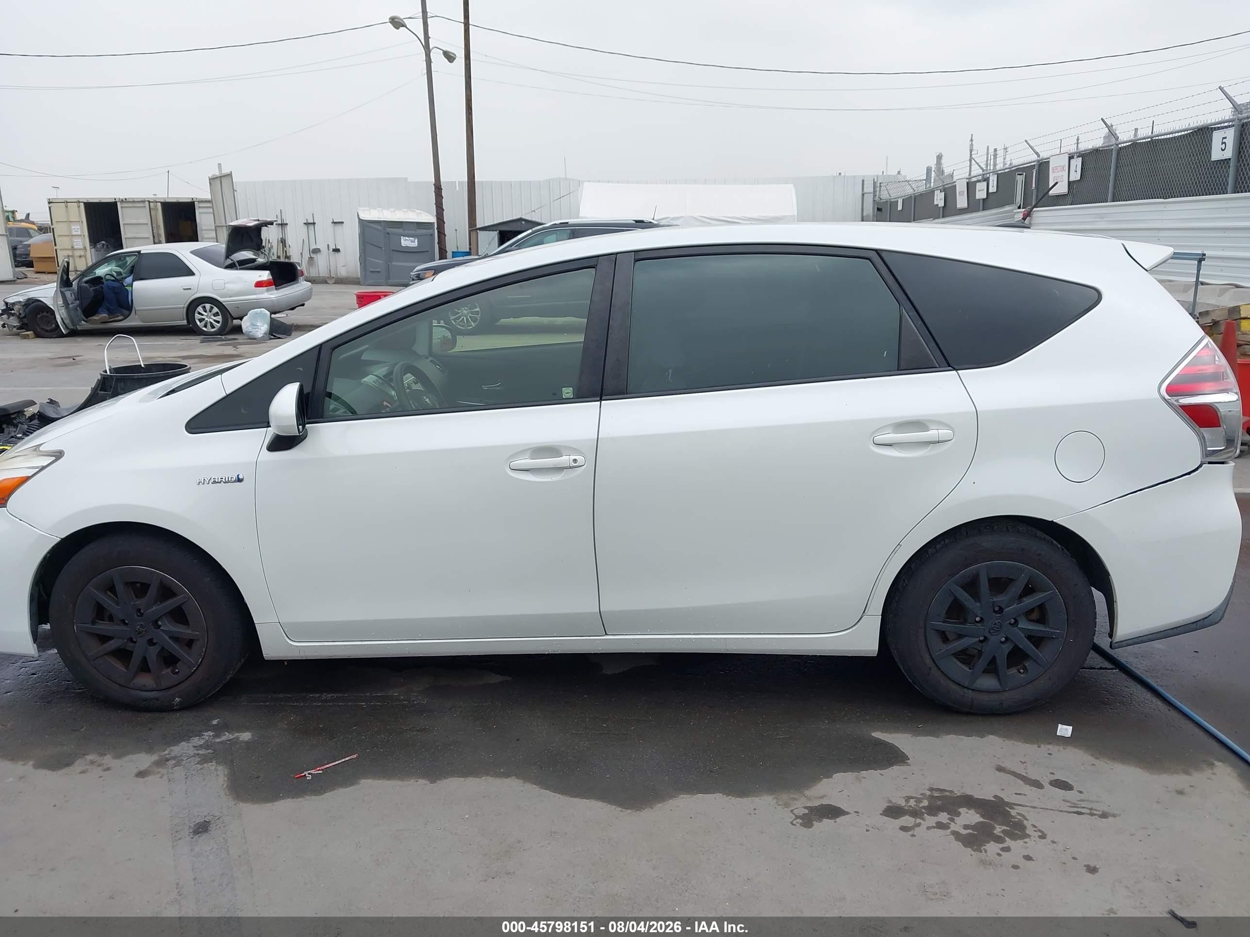 2015 Toyota Prius V Three White vin: JTDZN3EU2FJ022414