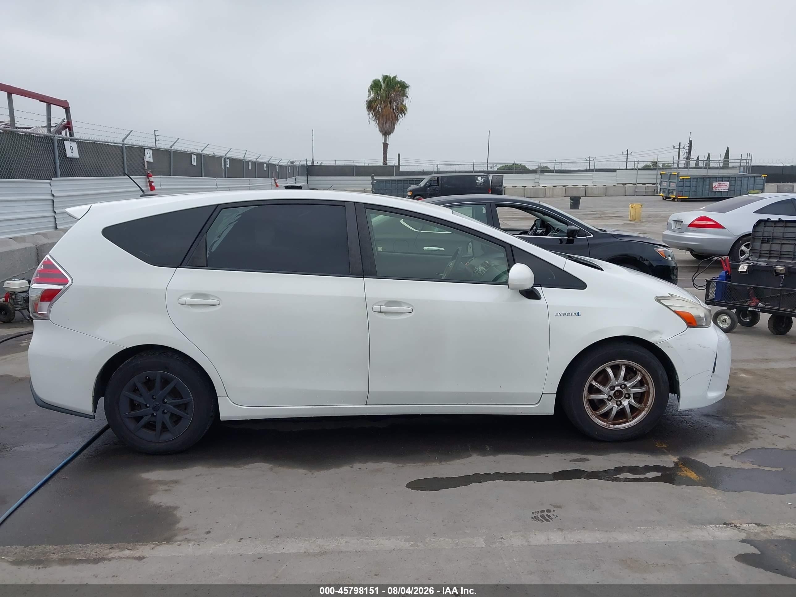 2015 Toyota Prius V Three White vin: JTDZN3EU2FJ022414