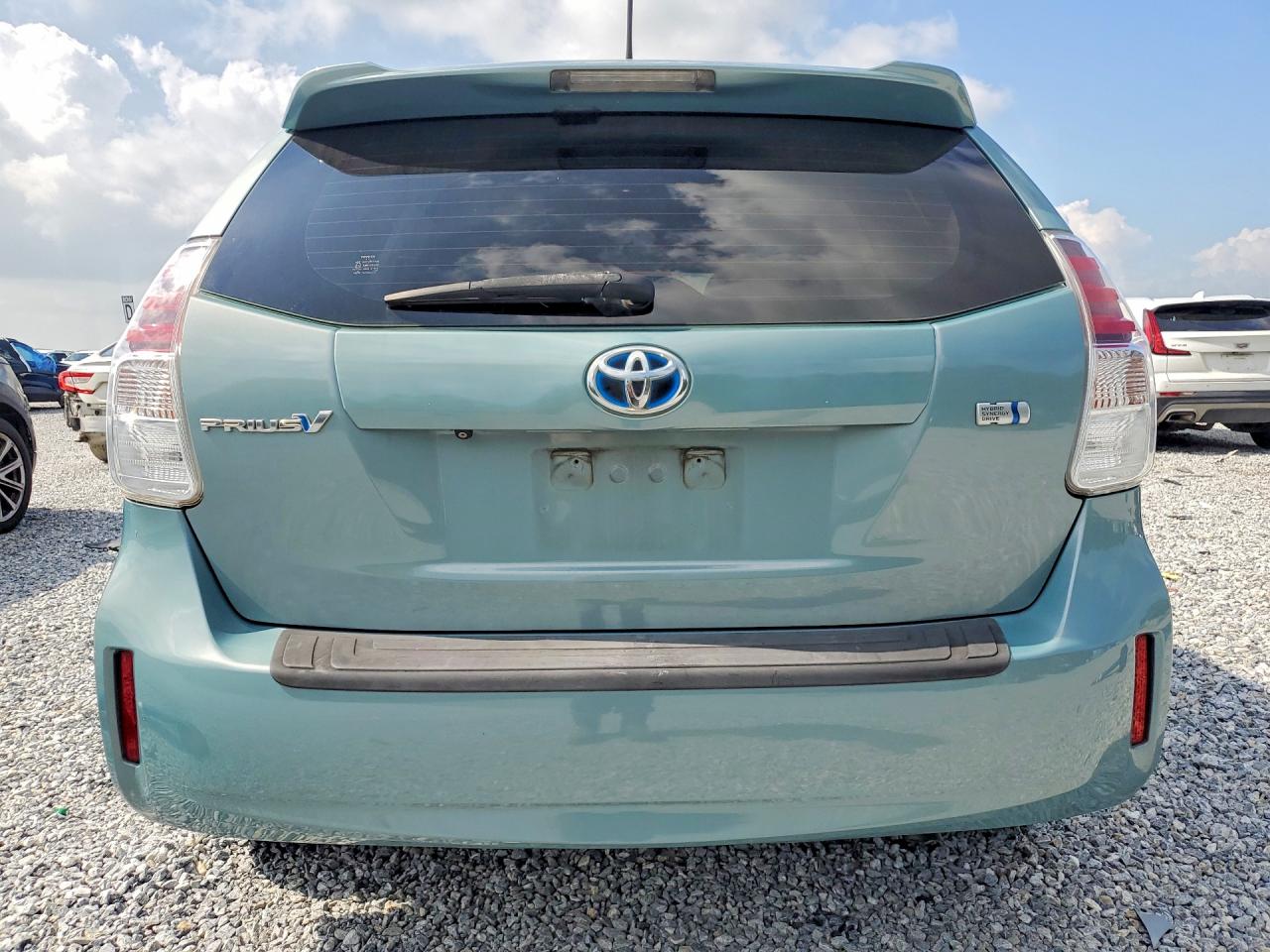 2015 Toyota Prius V Two Green vin: JTDZN3EU2FJ036314