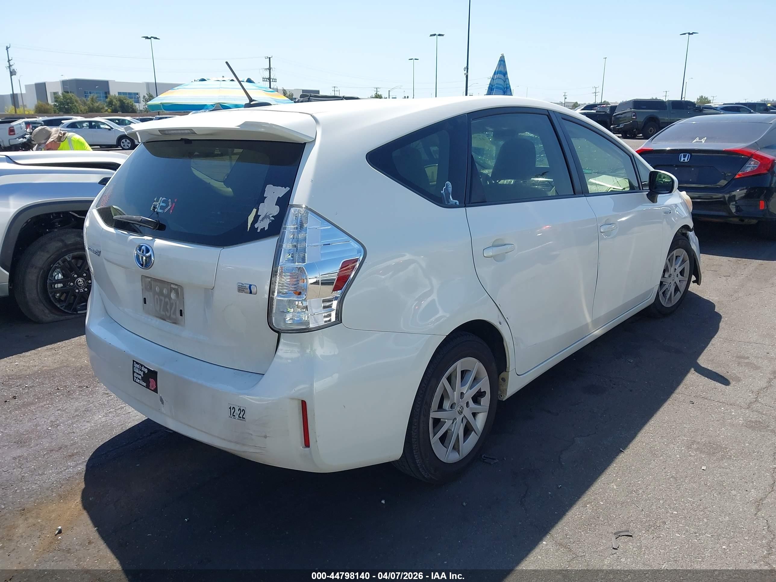 2012 Toyota Prius V Five/three/two White vin: JTDZN3EU3C3073453