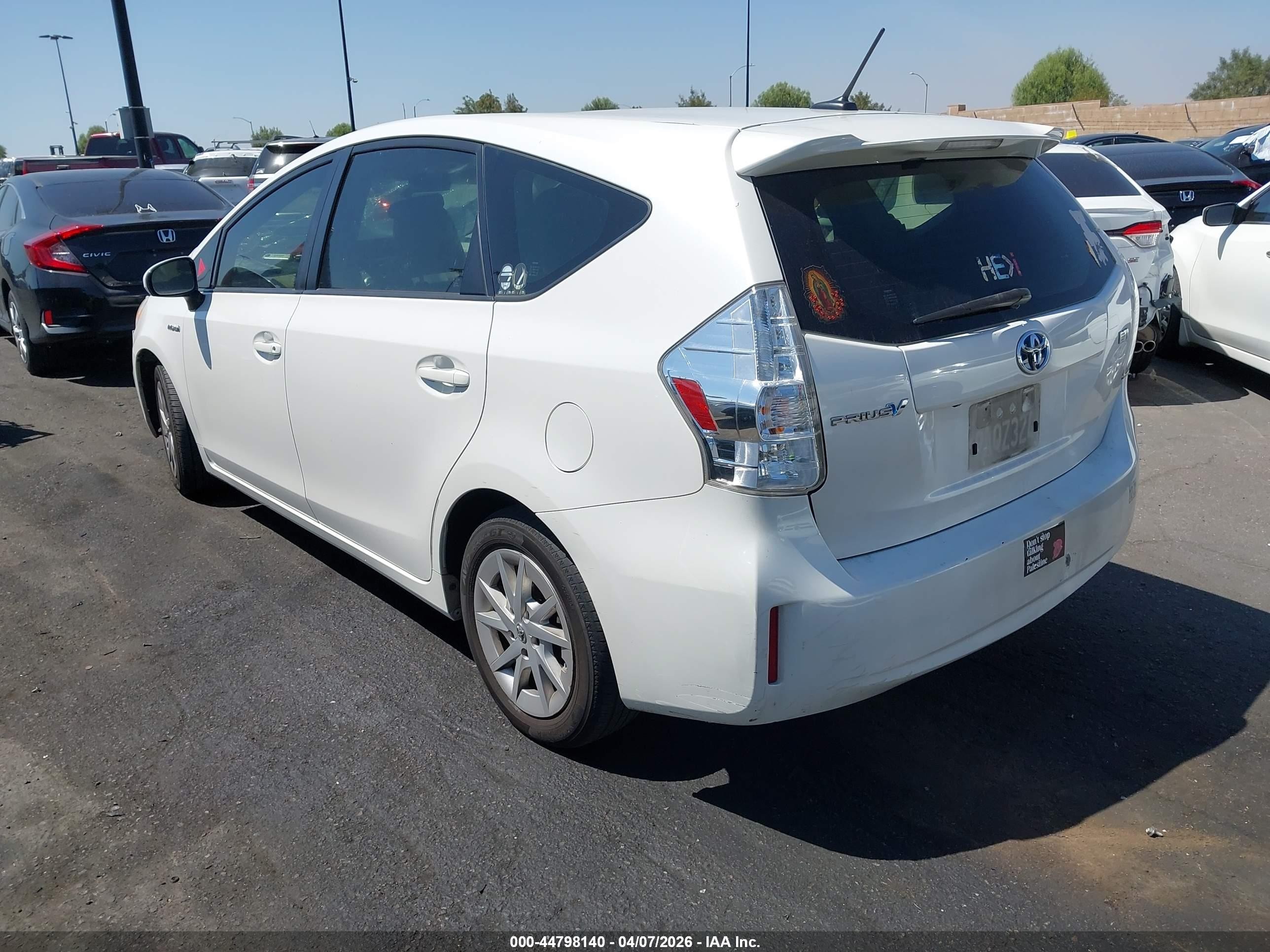 2012 Toyota Prius V Five/three/two White vin: JTDZN3EU3C3073453