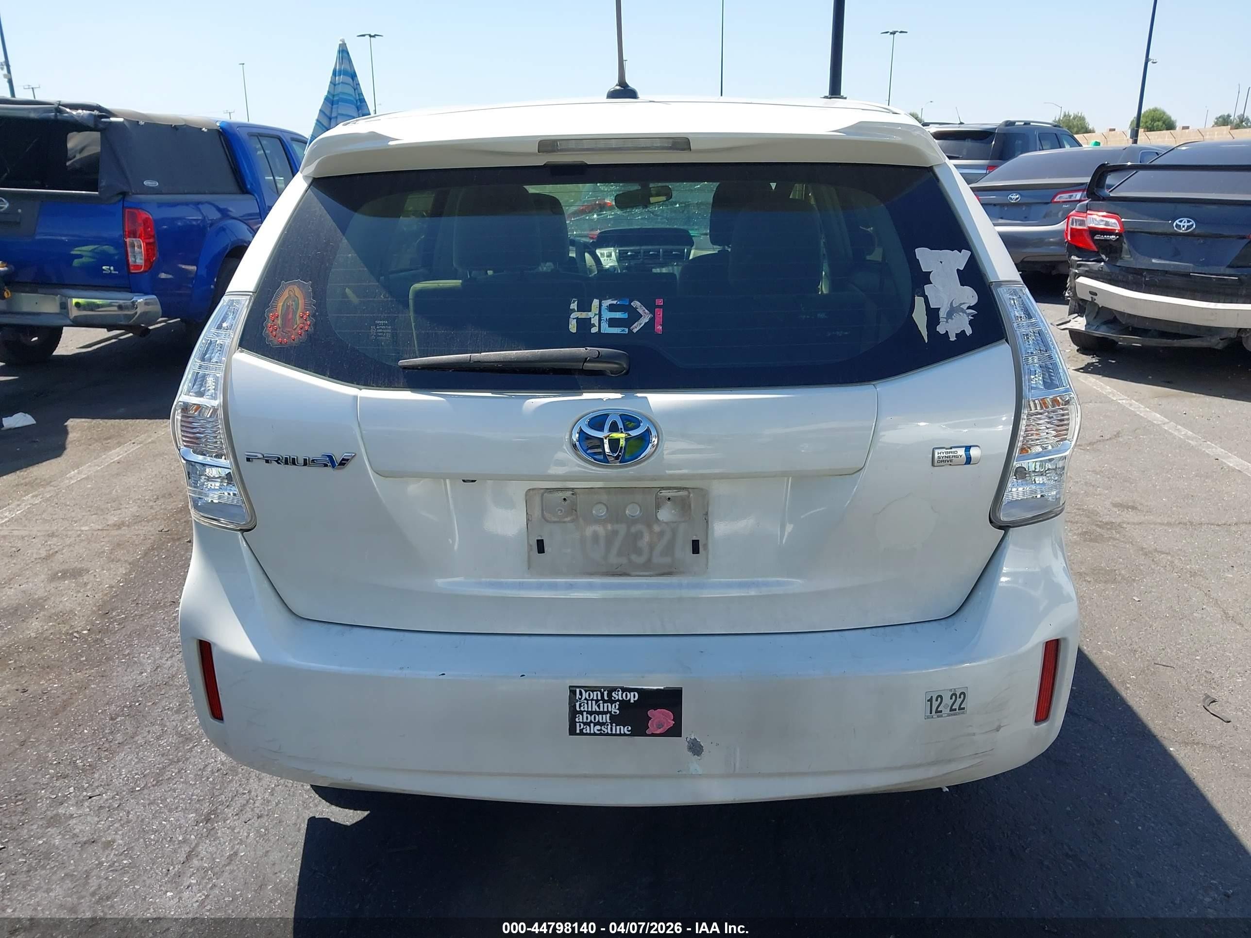 2012 Toyota Prius V Five/three/two White vin: JTDZN3EU3C3073453