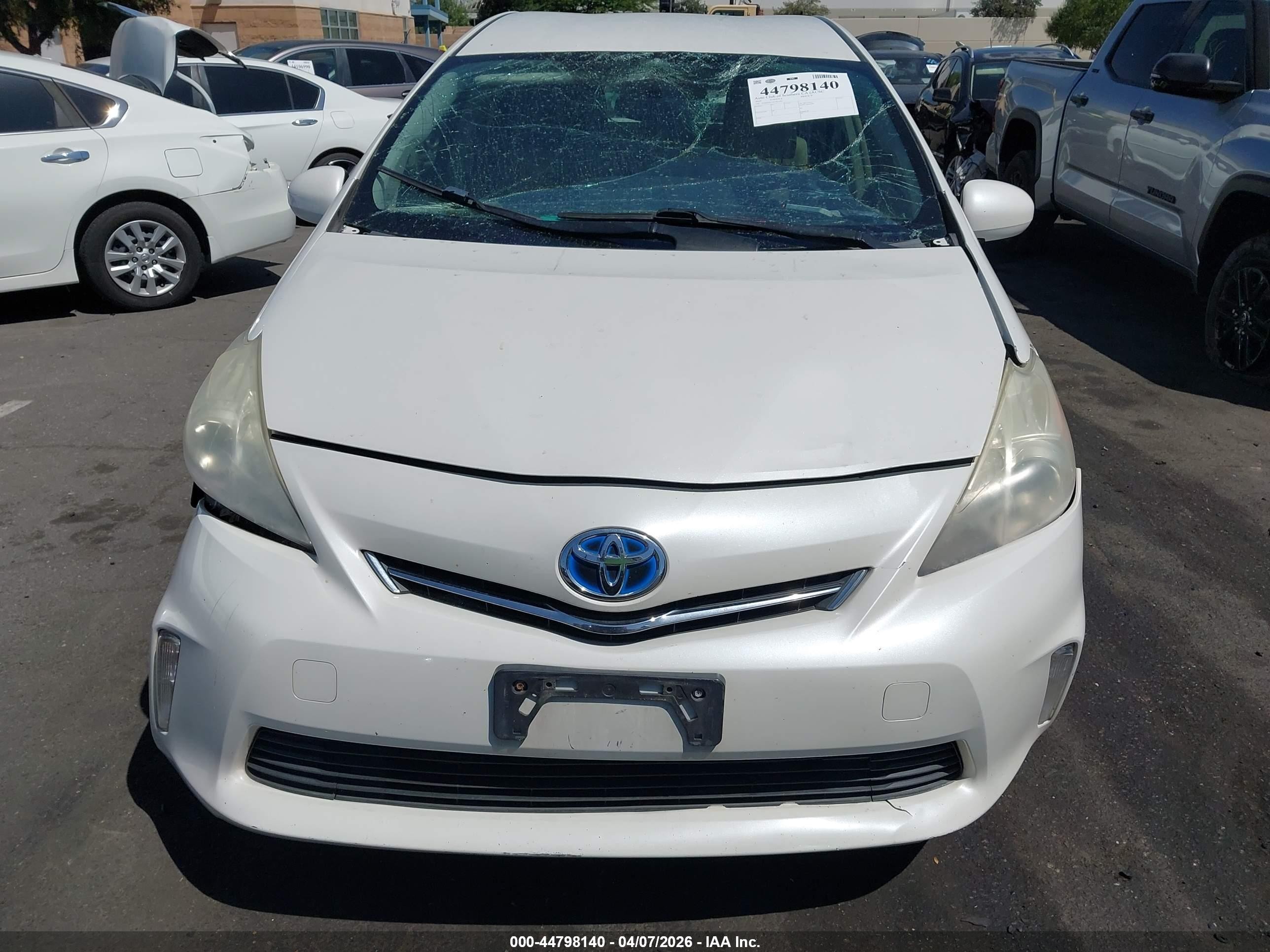 2012 Toyota Prius V Five/three/two White vin: JTDZN3EU3C3073453