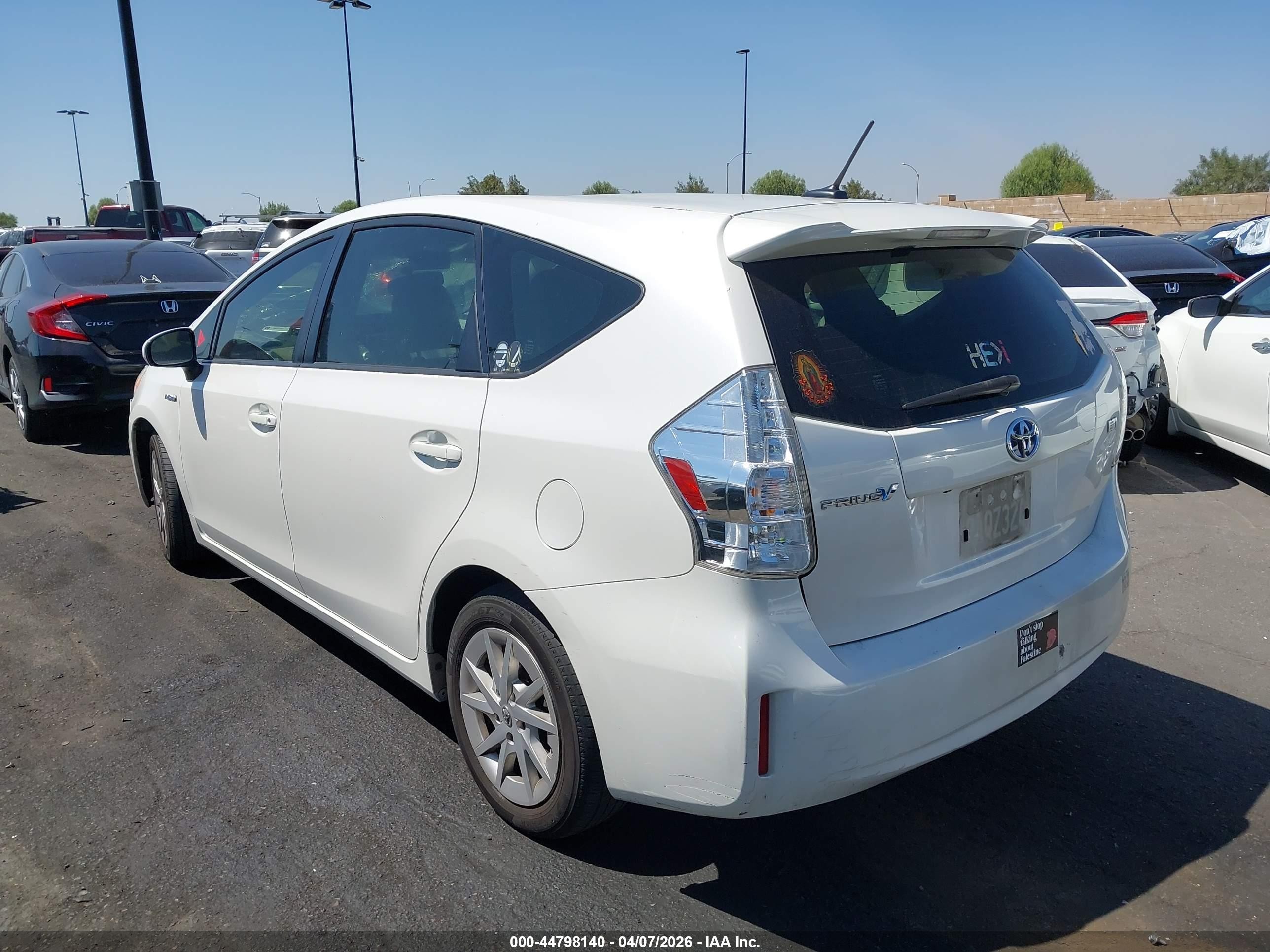 2012 Toyota Prius V Five/three/two White vin: JTDZN3EU3C3073453