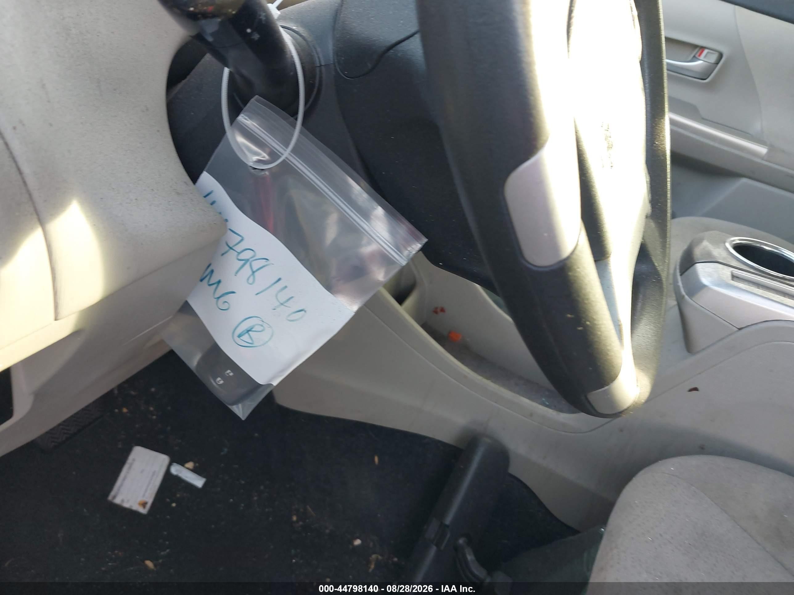 2012 Toyota Prius V Five/three/two White vin: JTDZN3EU3C3073453