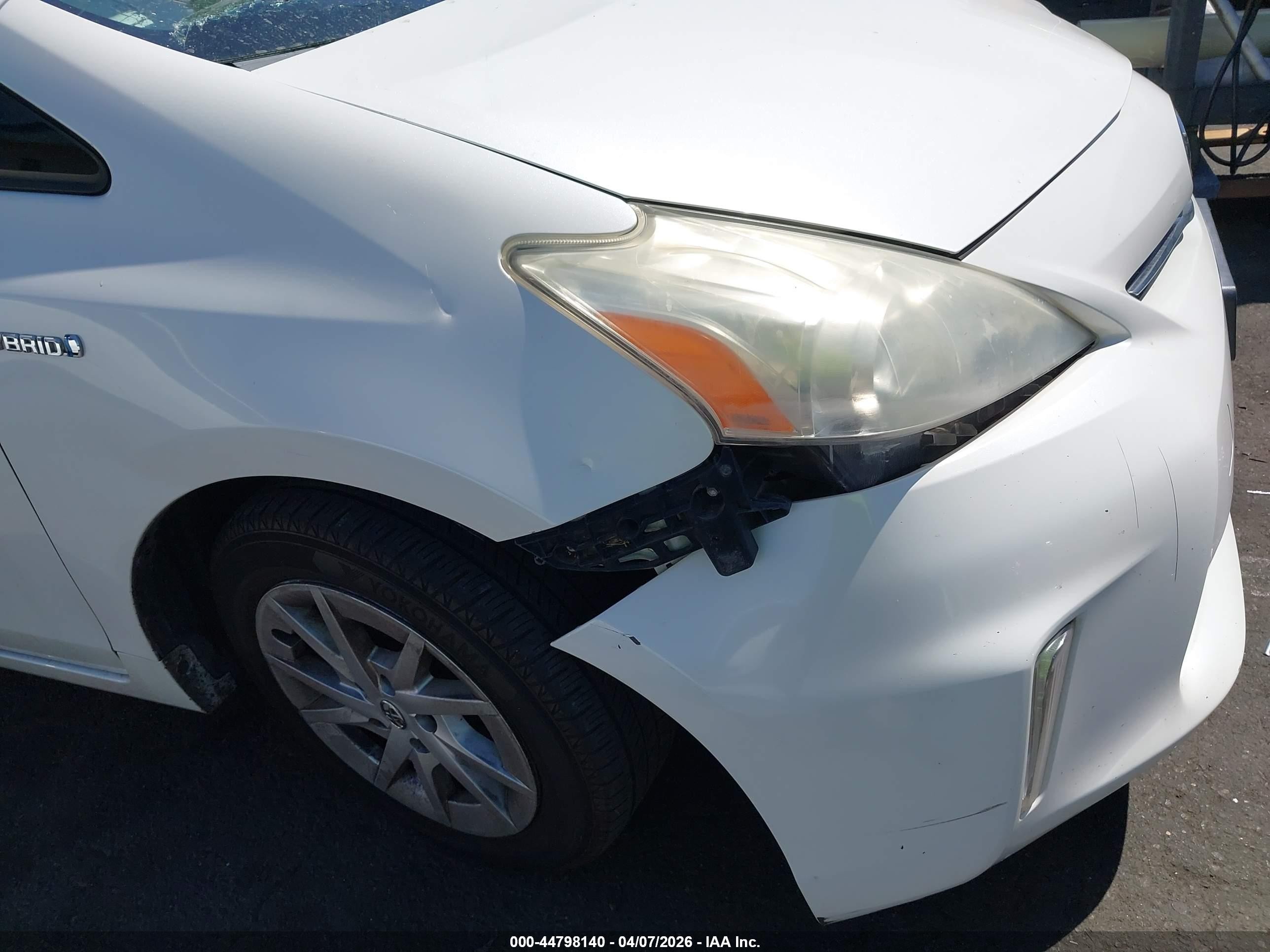 2012 Toyota Prius V Five/three/two White vin: JTDZN3EU3C3073453