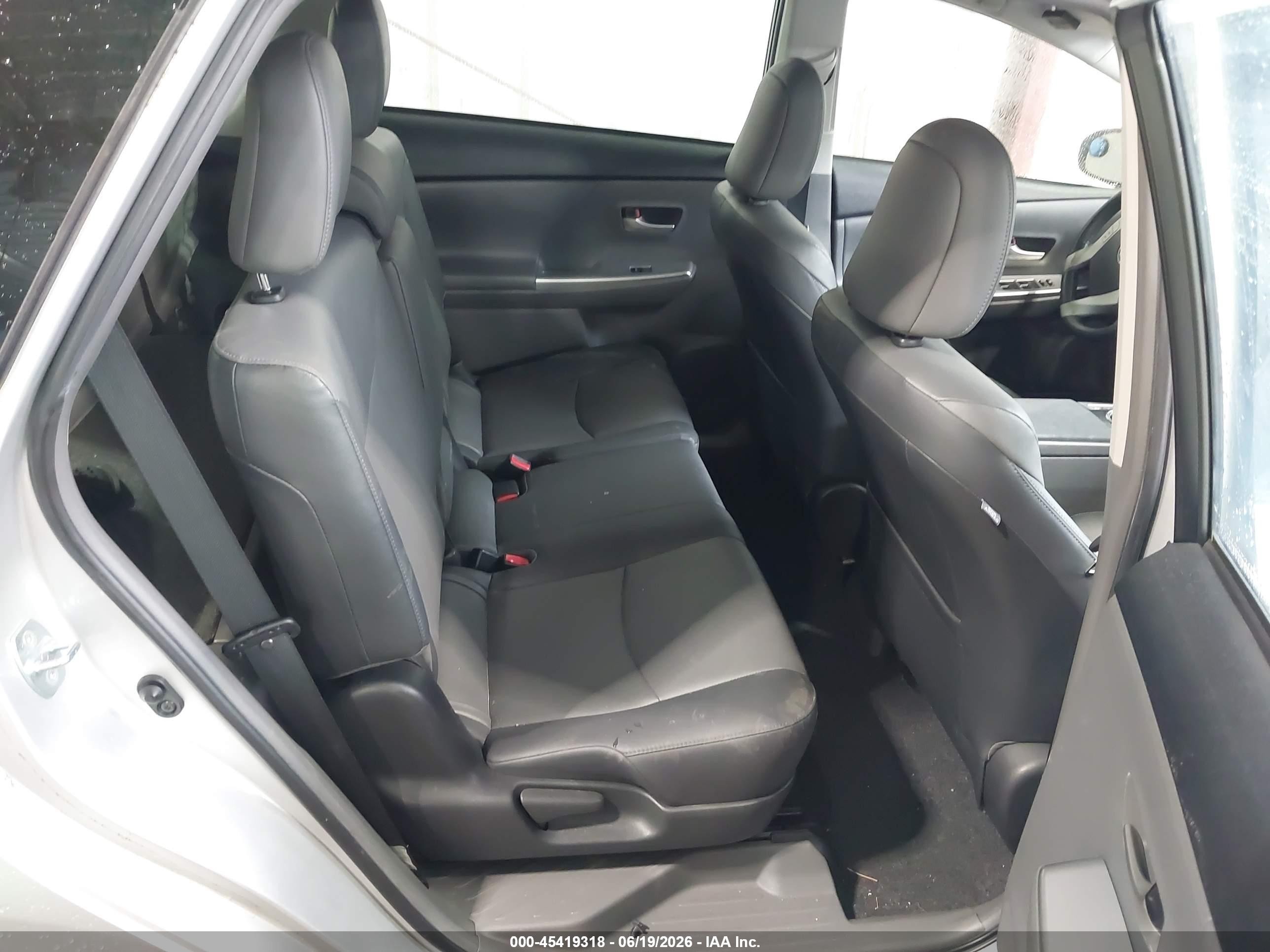 2013 Toyota Prius V Five Silver vin: JTDZN3EU3D3213602