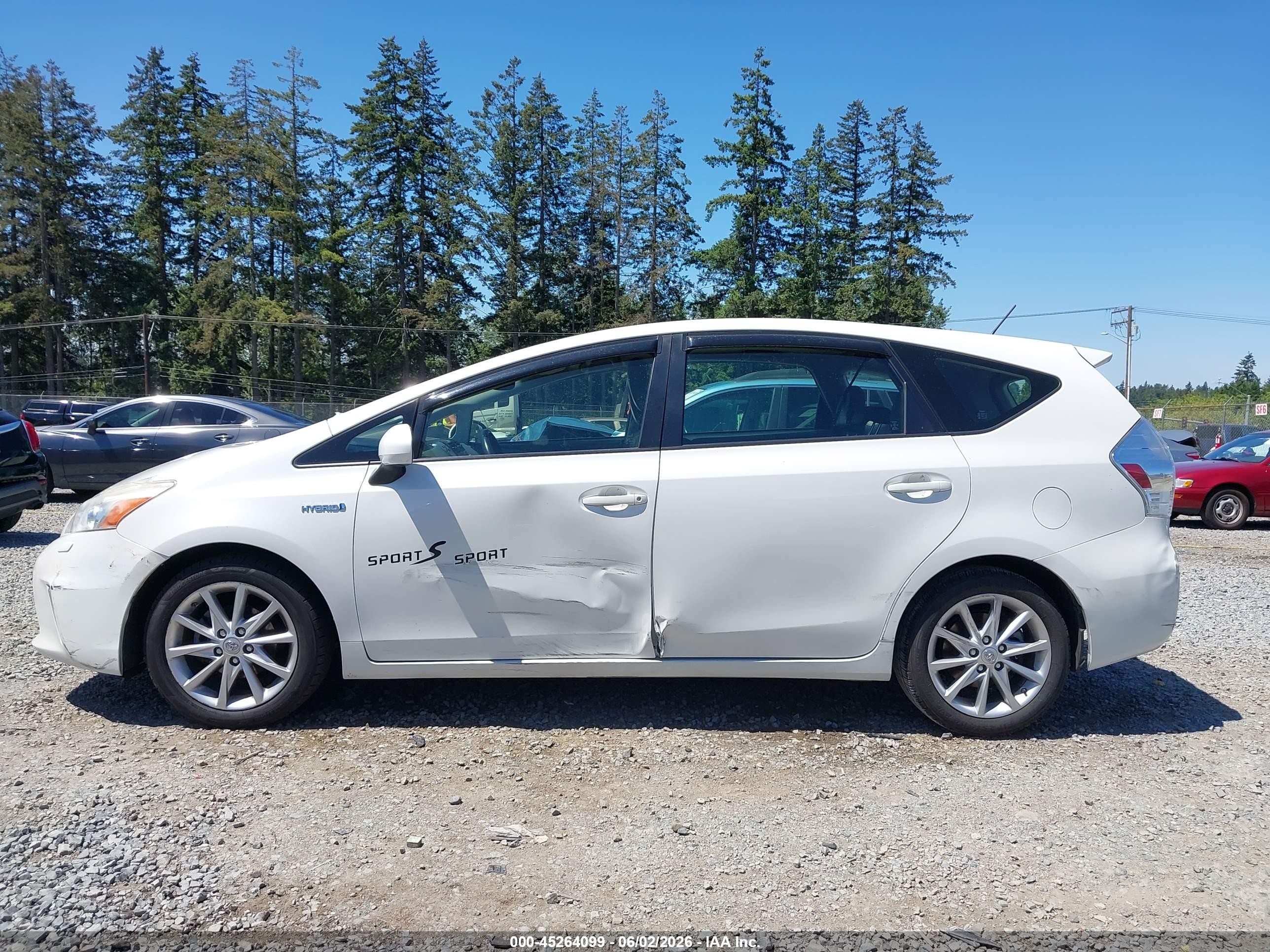 2013 Toyota Prius V Five White vin: JTDZN3EU3D3258667