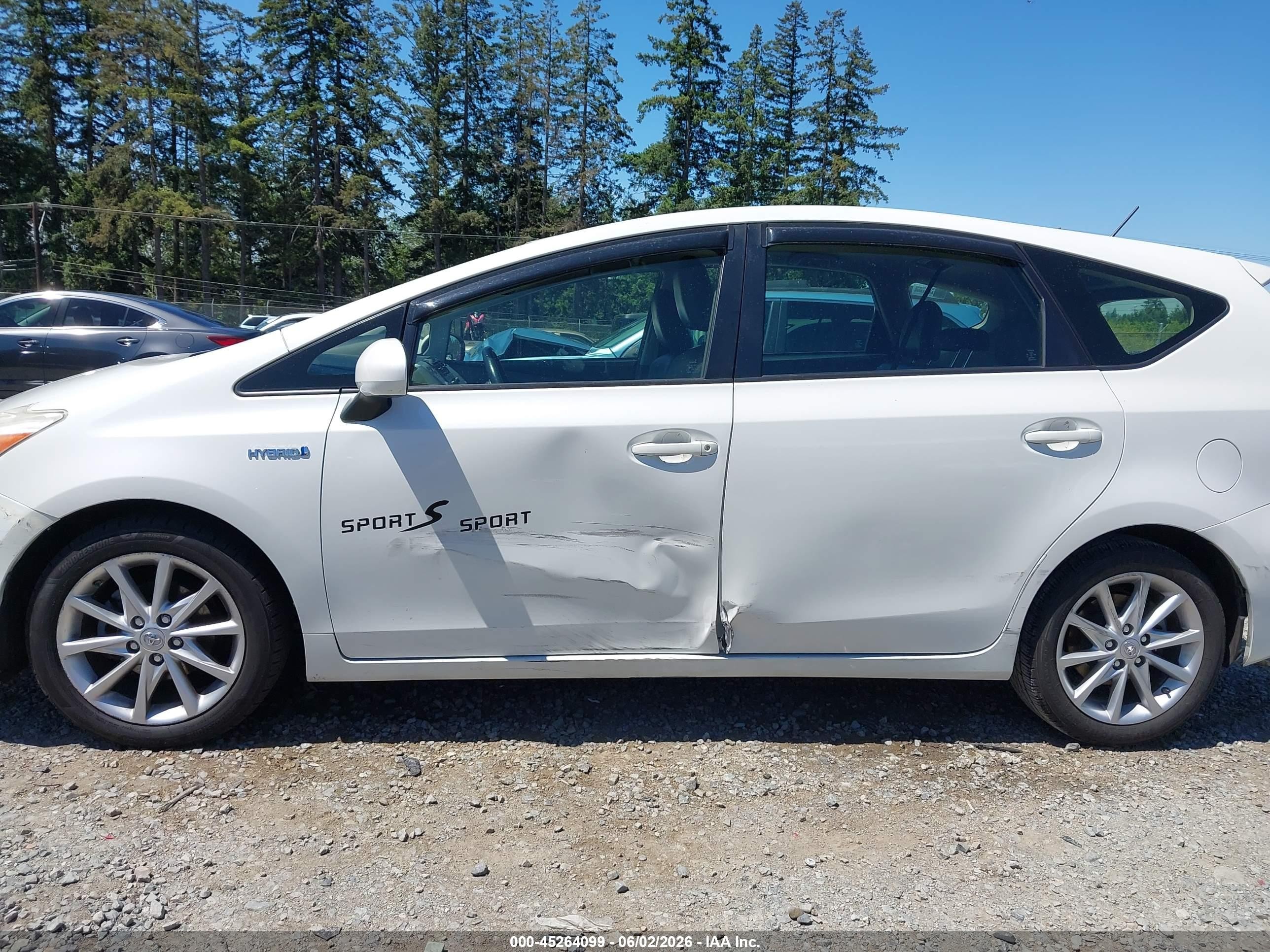 2013 Toyota Prius V Five White vin: JTDZN3EU3D3258667