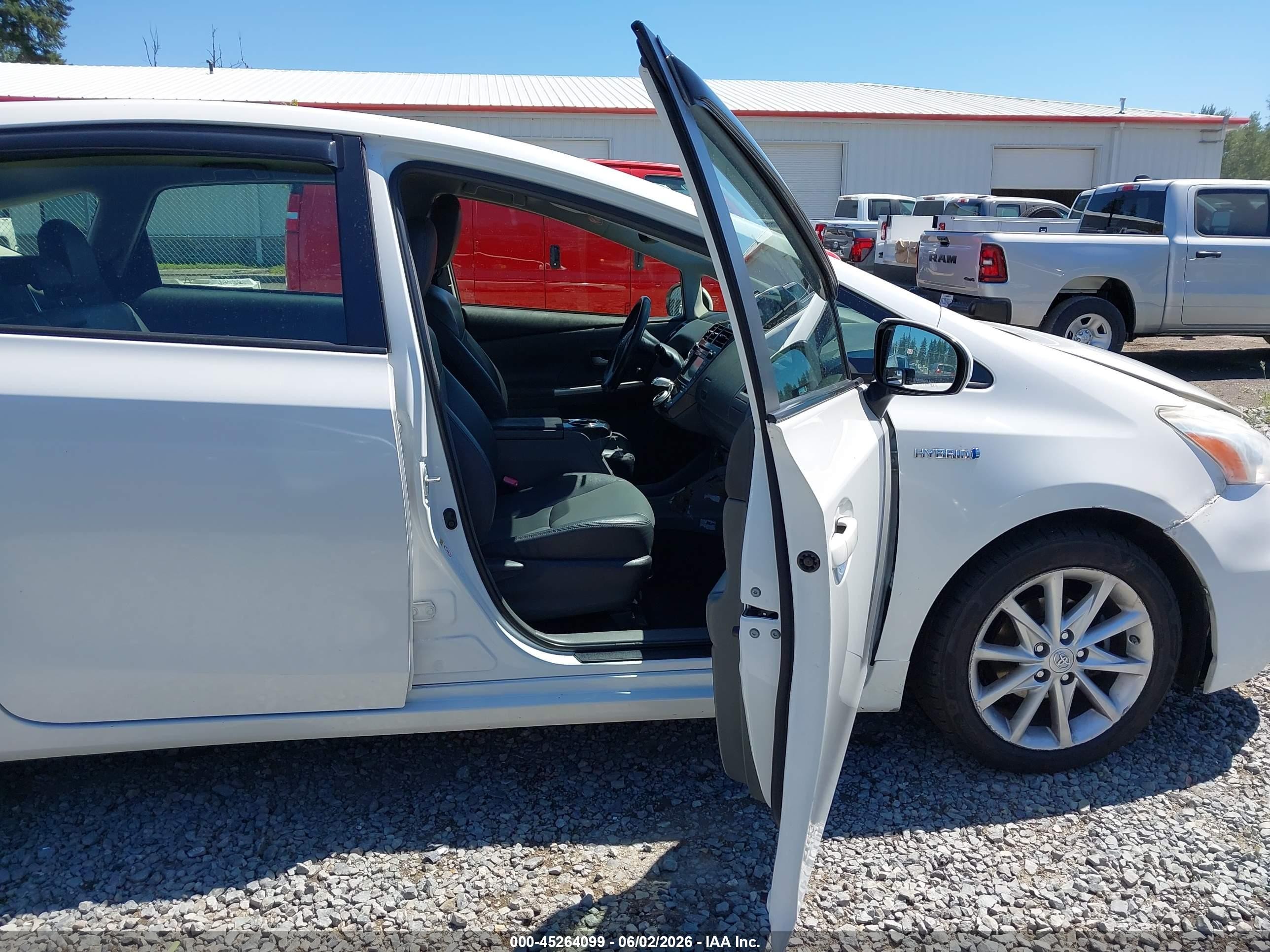 2013 Toyota Prius V Five White vin: JTDZN3EU3D3258667