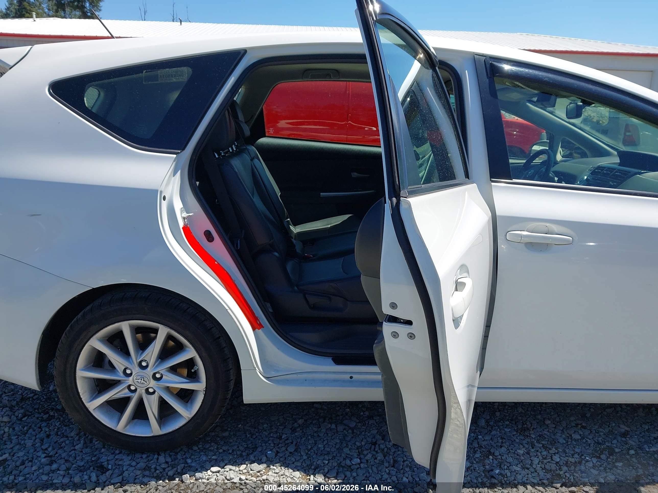 2013 Toyota Prius V Five White vin: JTDZN3EU3D3258667