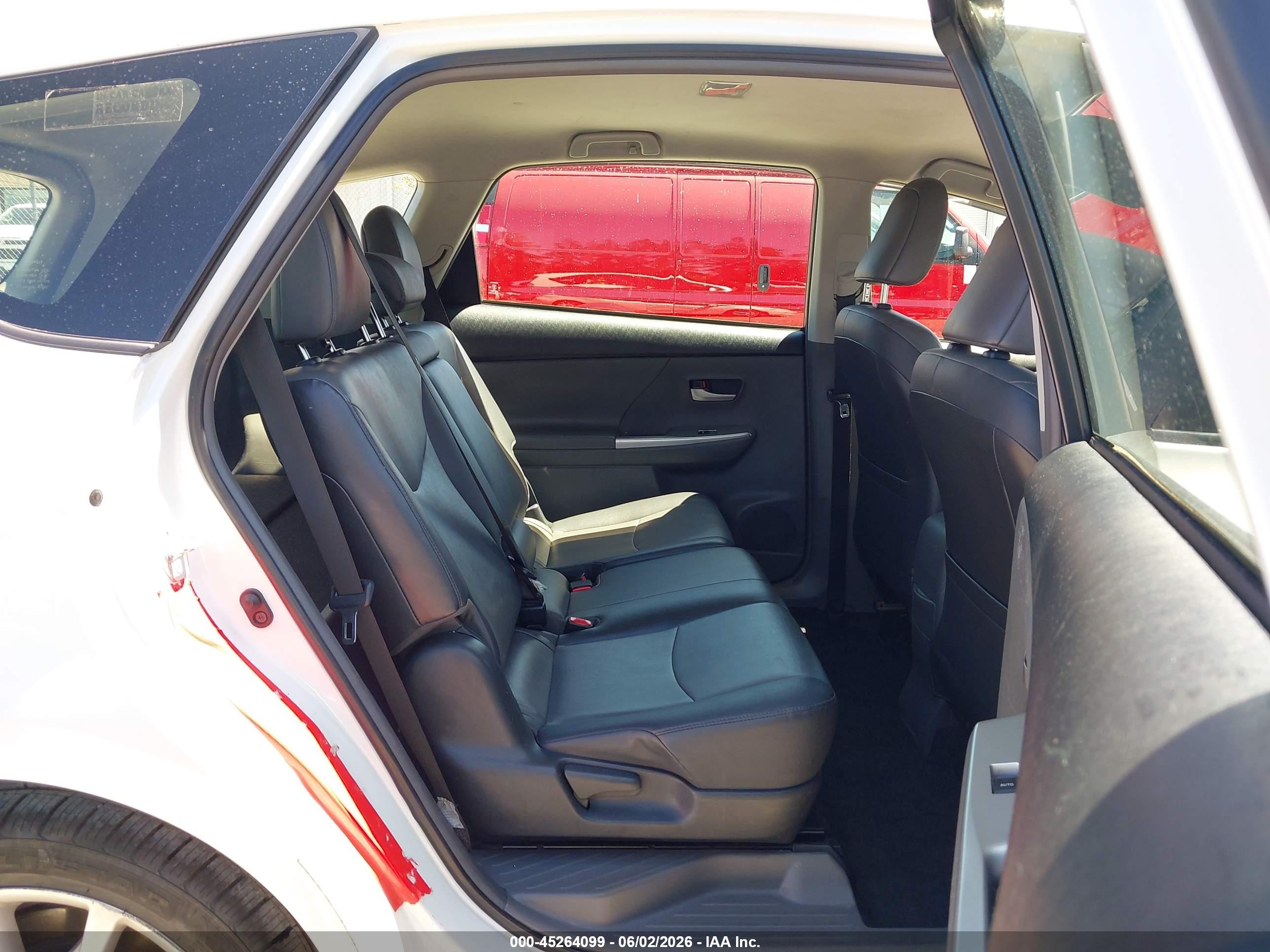 2013 Toyota Prius V Five White vin: JTDZN3EU3D3258667