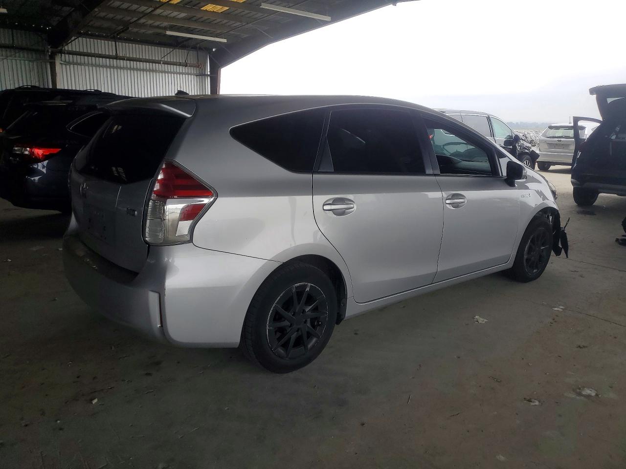 2015 Toyota Prius V Two Silver vin: JTDZN3EU3FJ034619