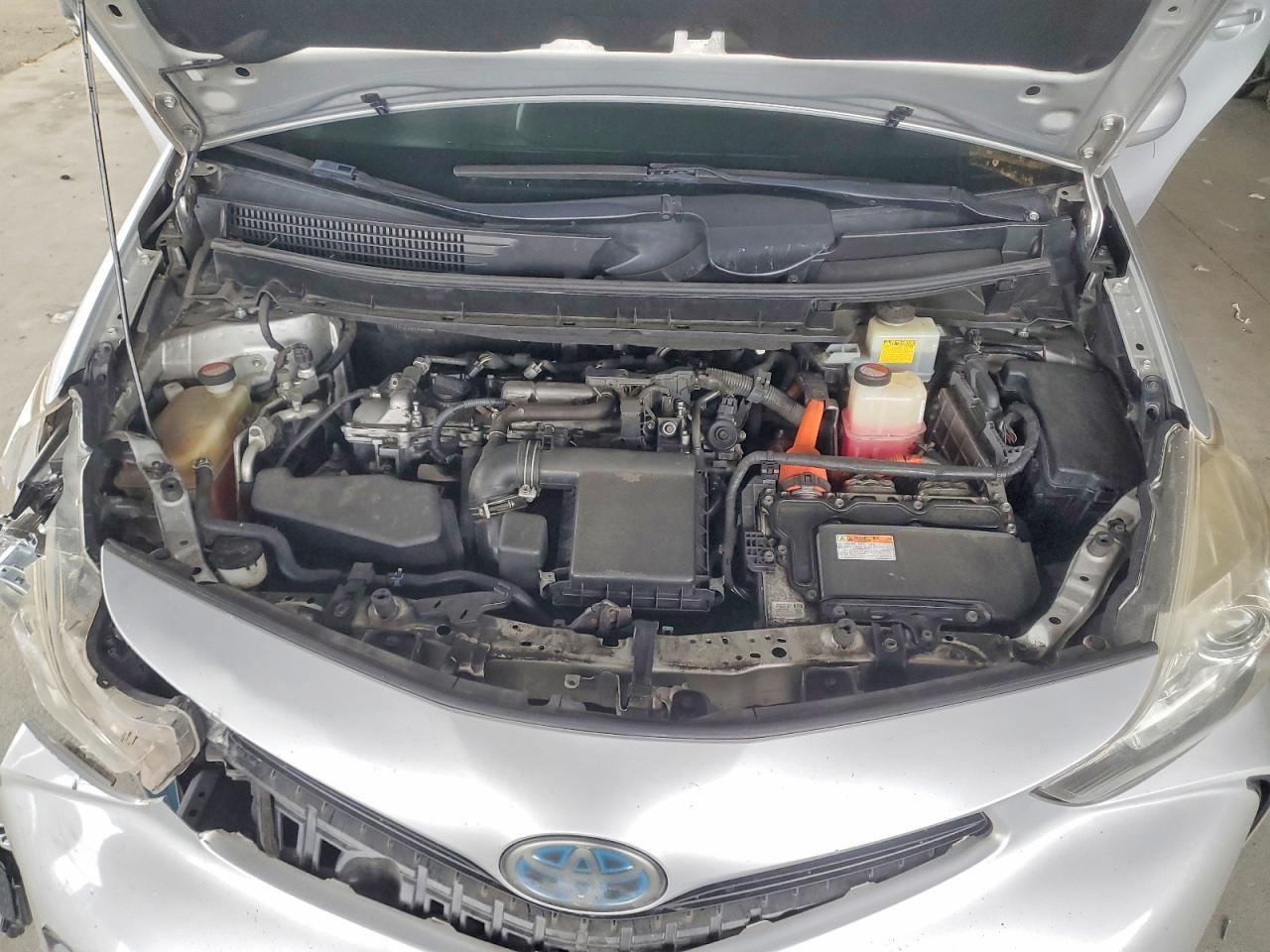 2015 Toyota Prius V Two Silver vin: JTDZN3EU3FJ034619