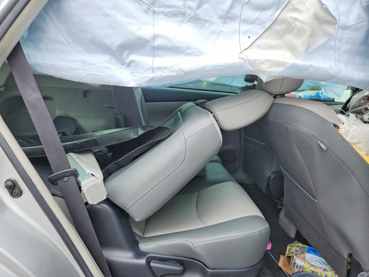 2015 Toyota Prius V Five Silver vin: JTDZN3EU3FJ036953