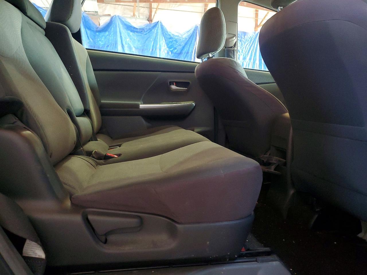2012 Toyota Prius V Three Silver vin: JTDZN3EU4C3018459