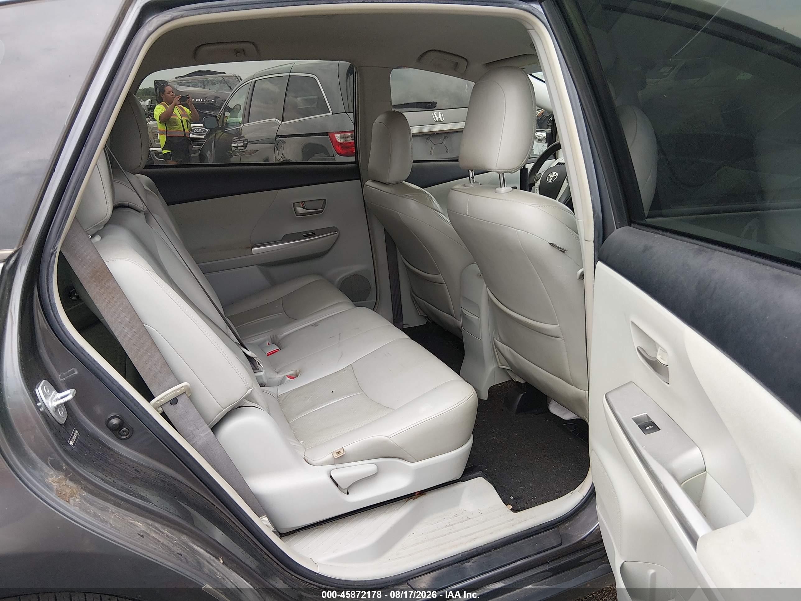 2012 Toyota Prius V Two Серый vin: JTDZN3EU4C3165459