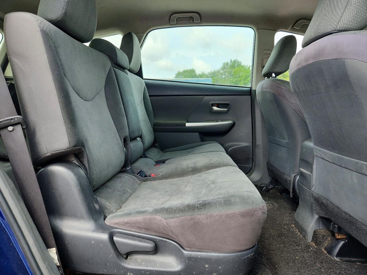 2013 Toyota Prius V Three Blue vin: JTDZN3EU4D3205251