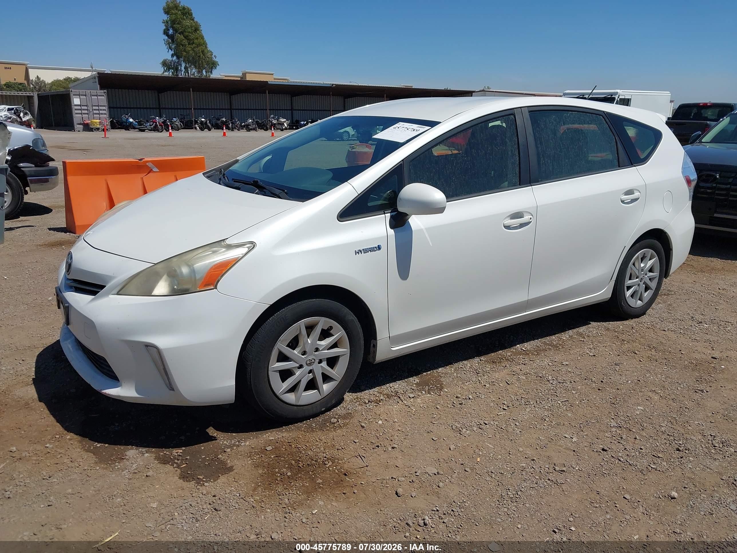 2013 Toyota Prius V Two Белый vin: JTDZN3EU4D3206609