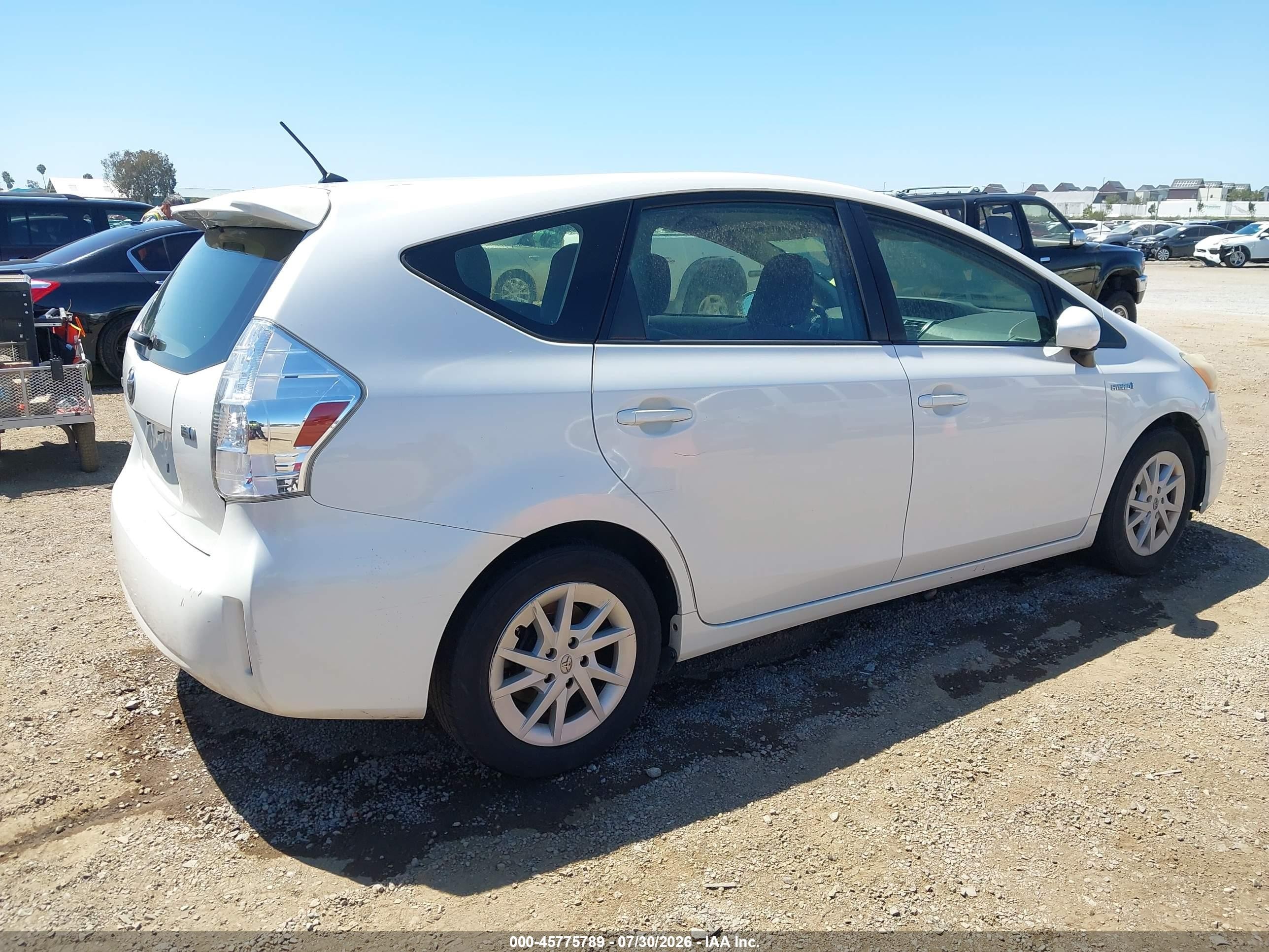 2013 Toyota Prius V Two Белый vin: JTDZN3EU4D3206609