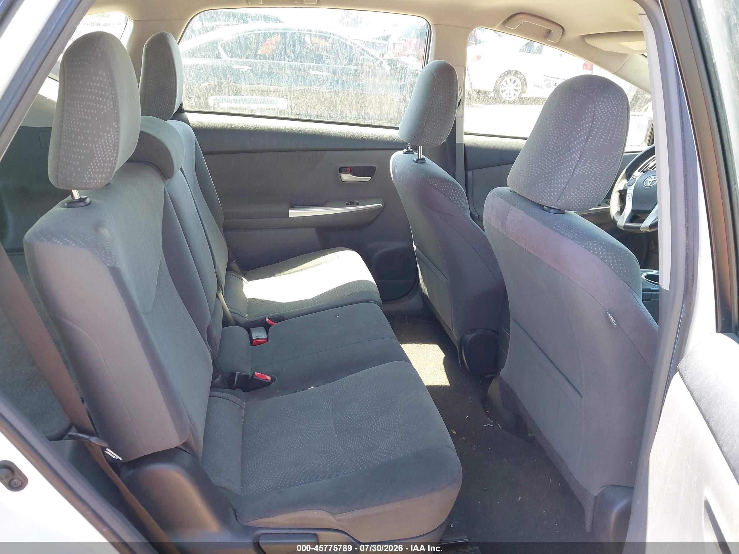 2013 Toyota Prius V Two Белый vin: JTDZN3EU4D3206609