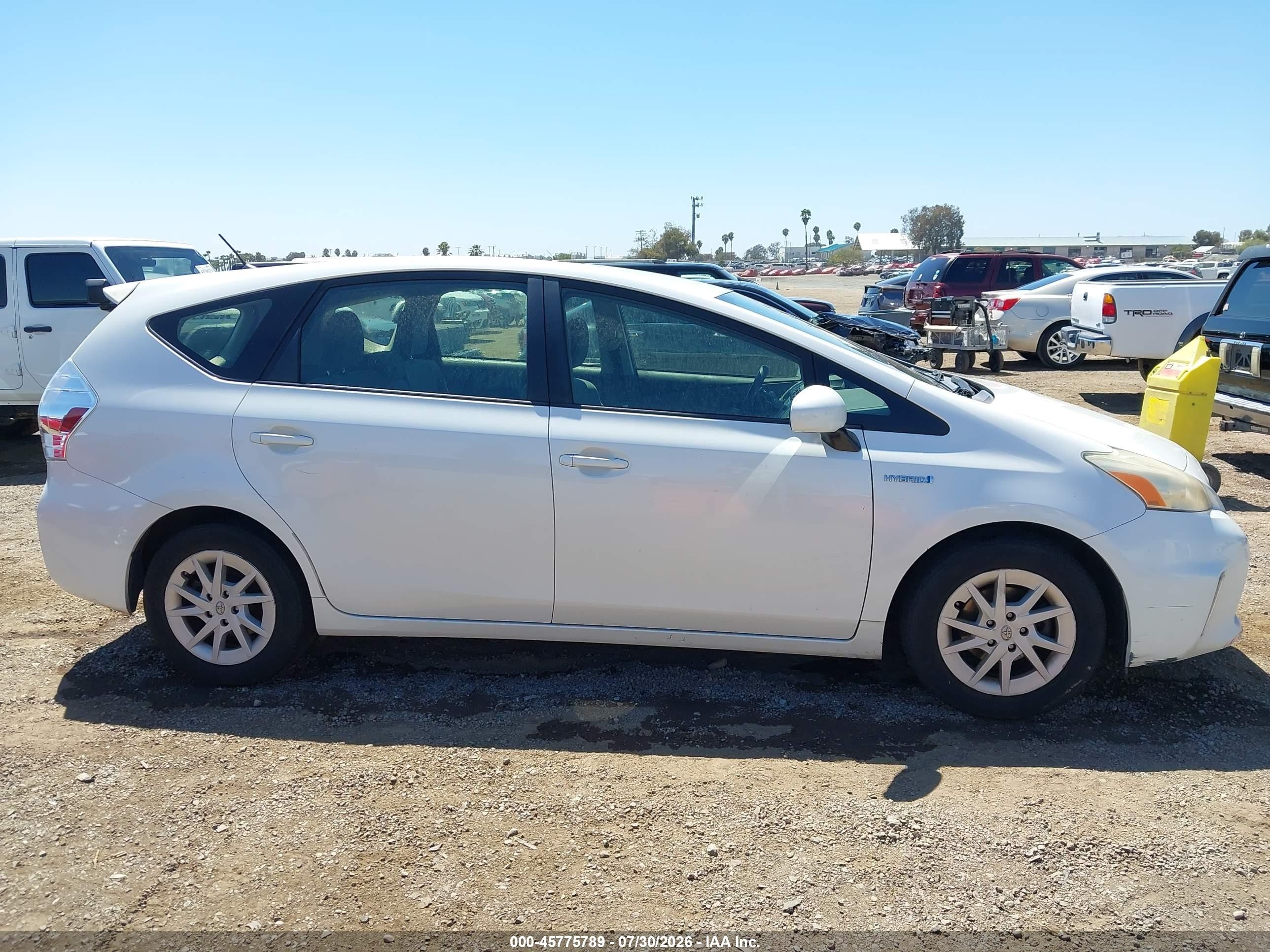 2013 Toyota Prius V Two Белый vin: JTDZN3EU4D3206609