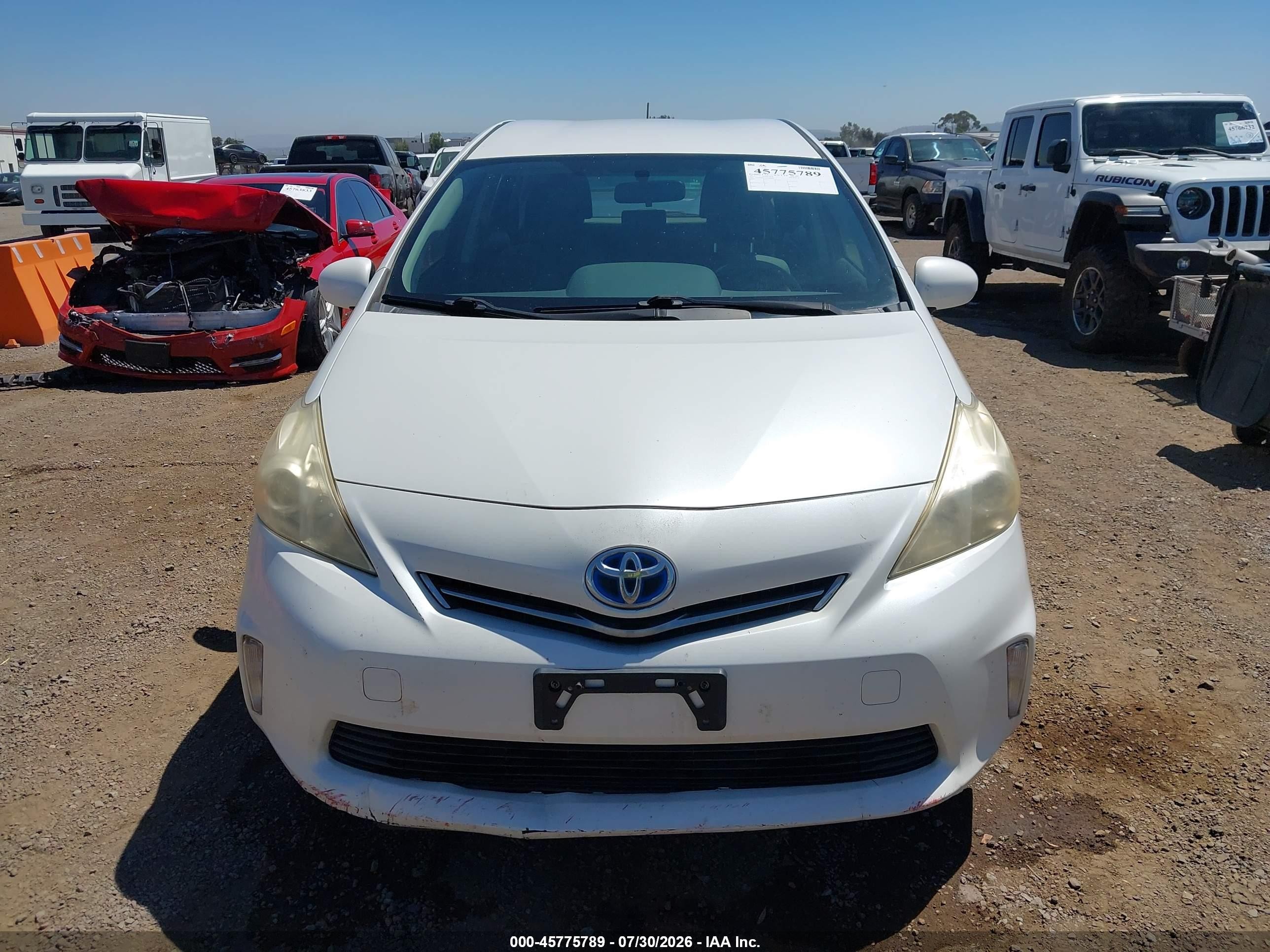 2013 Toyota Prius V Two Белый vin: JTDZN3EU4D3206609