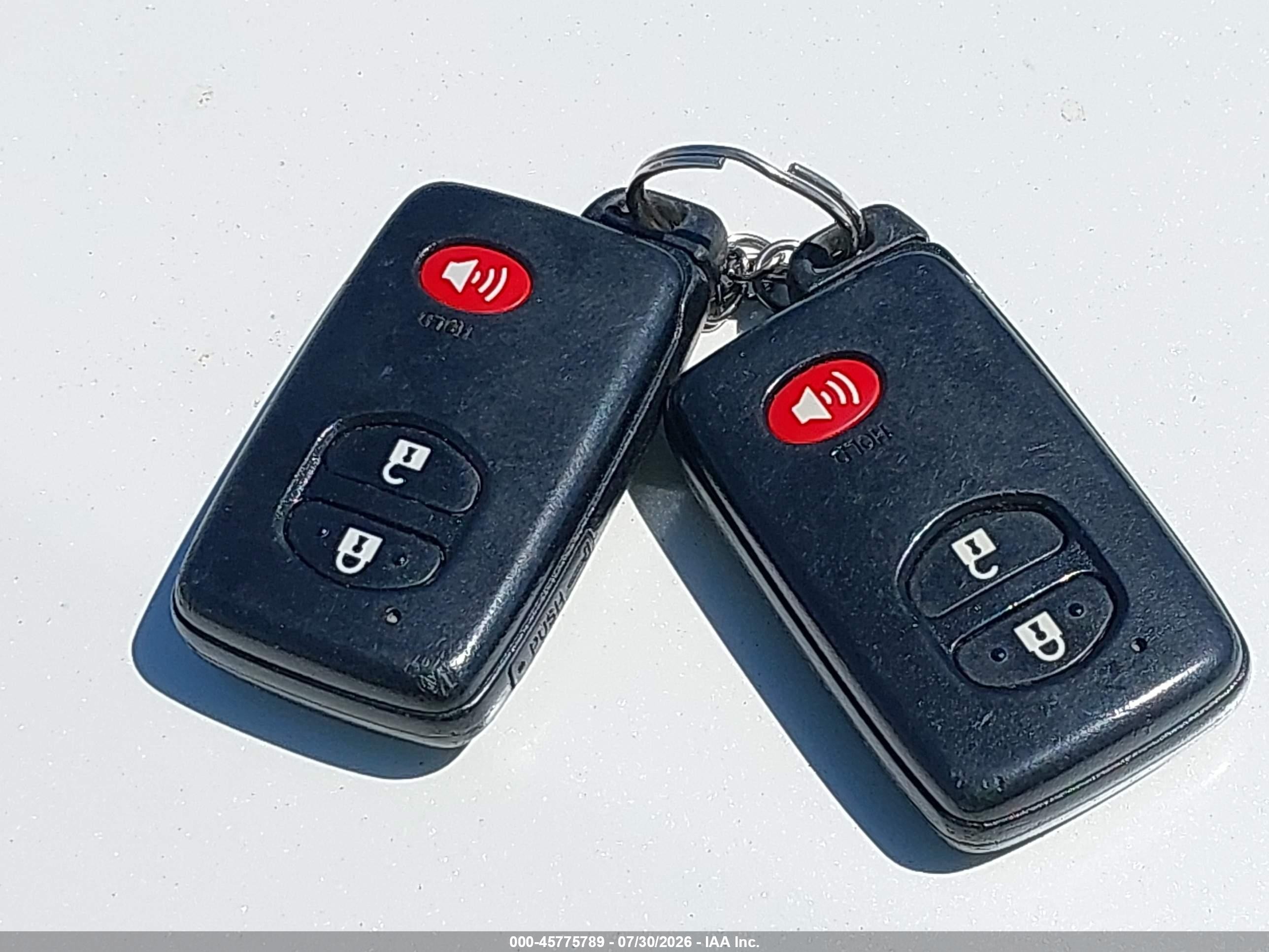 2013 Toyota Prius V Two Белый vin: JTDZN3EU4D3206609