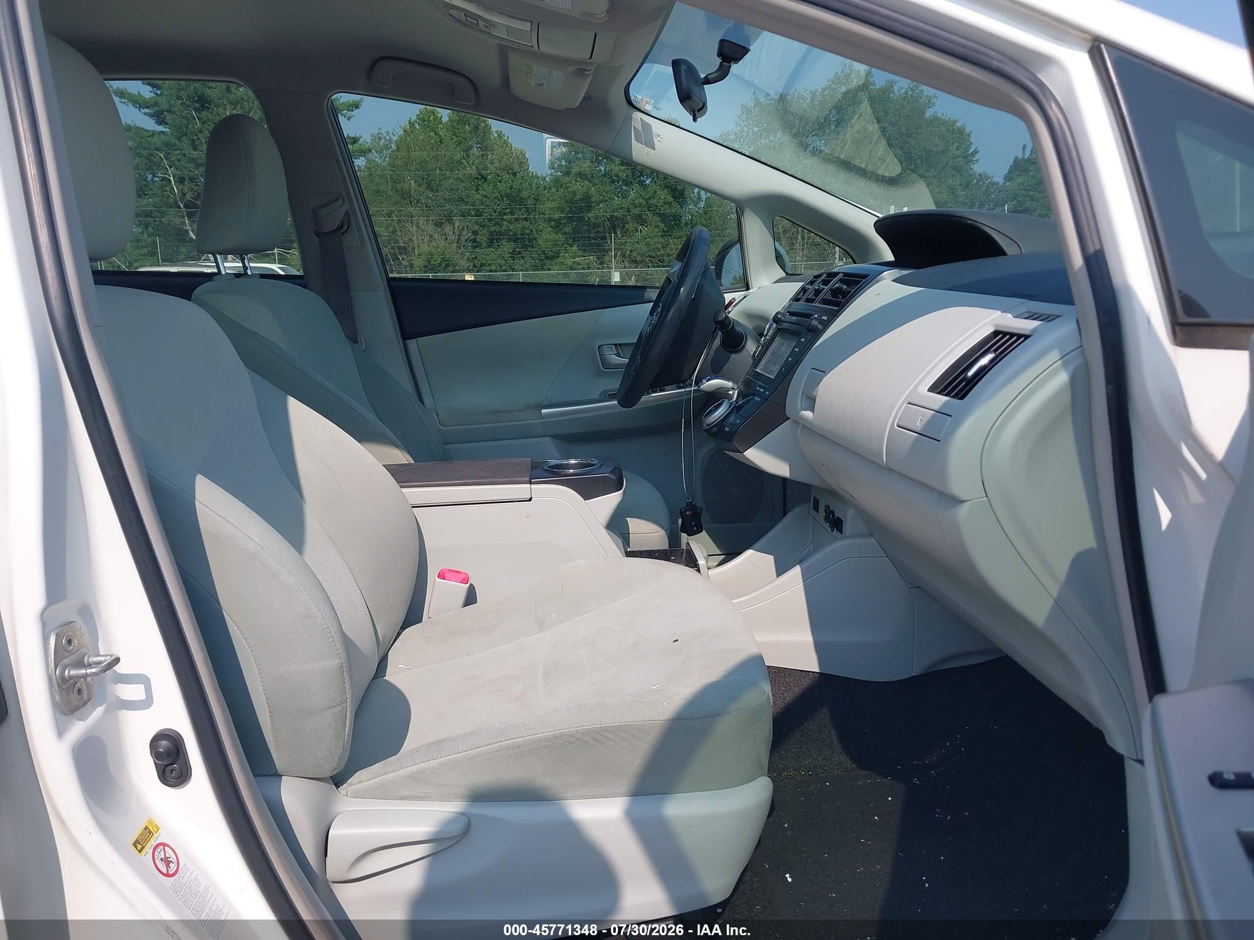 2013 Toyota Prius V Three White vin: JTDZN3EU4D3206657