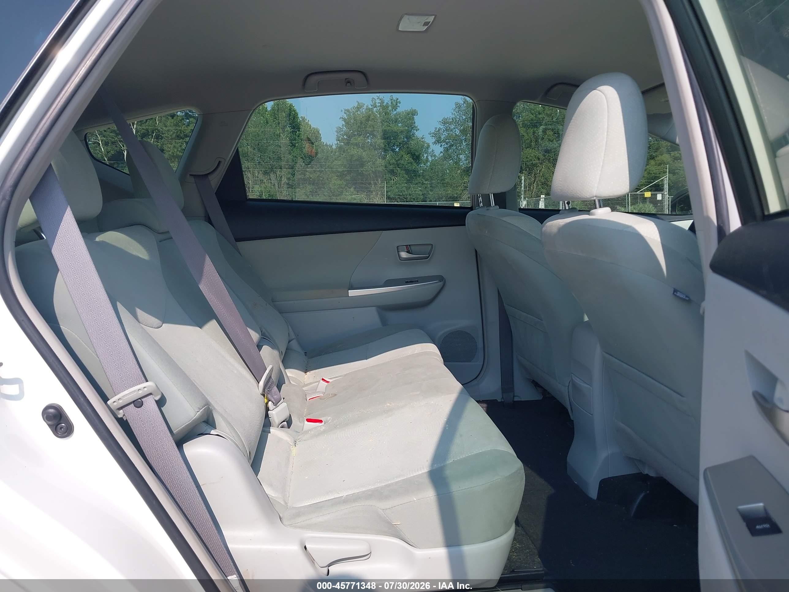 2013 Toyota Prius V Three White vin: JTDZN3EU4D3206657