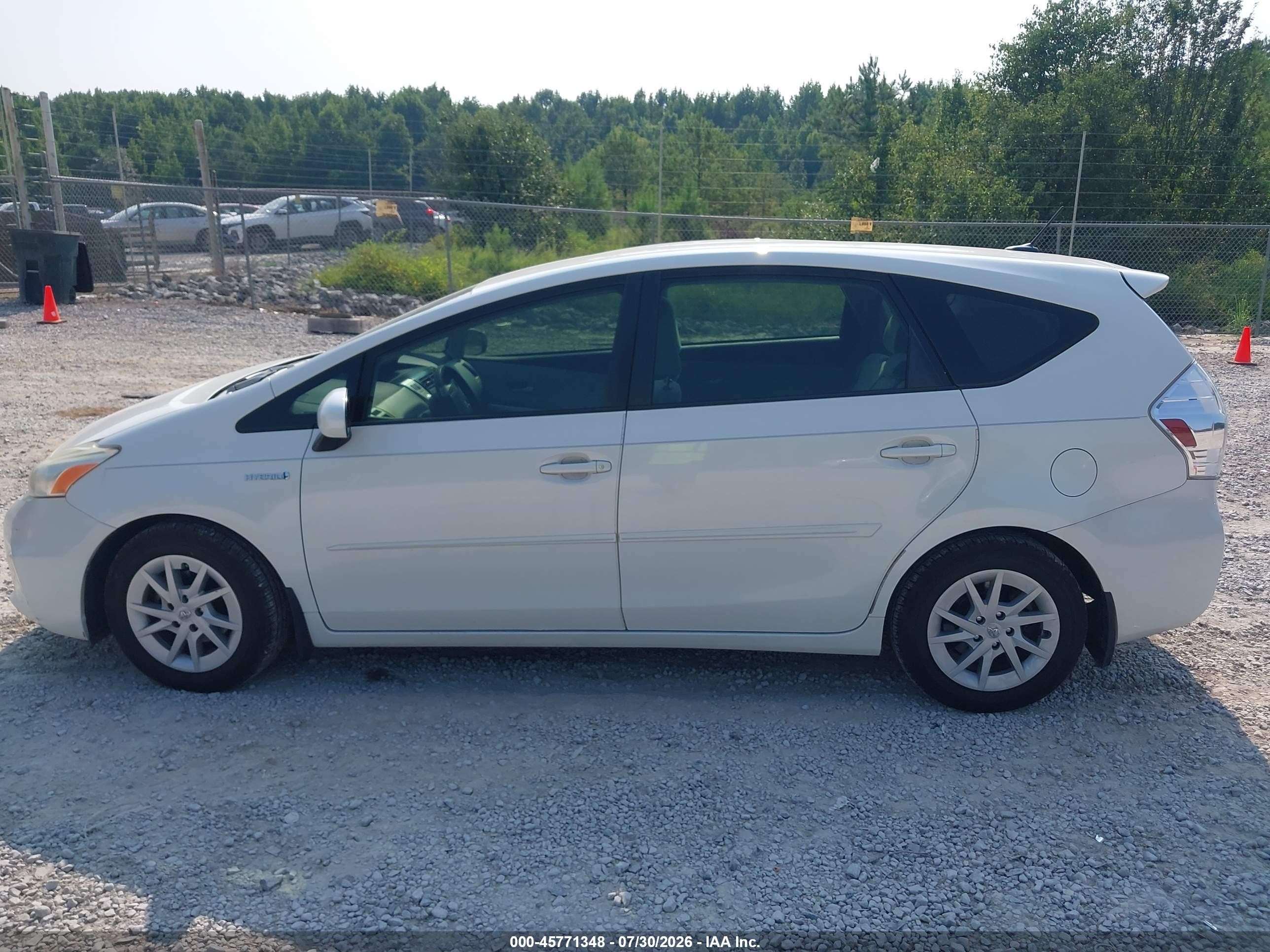 2013 Toyota Prius V Three White vin: JTDZN3EU4D3206657