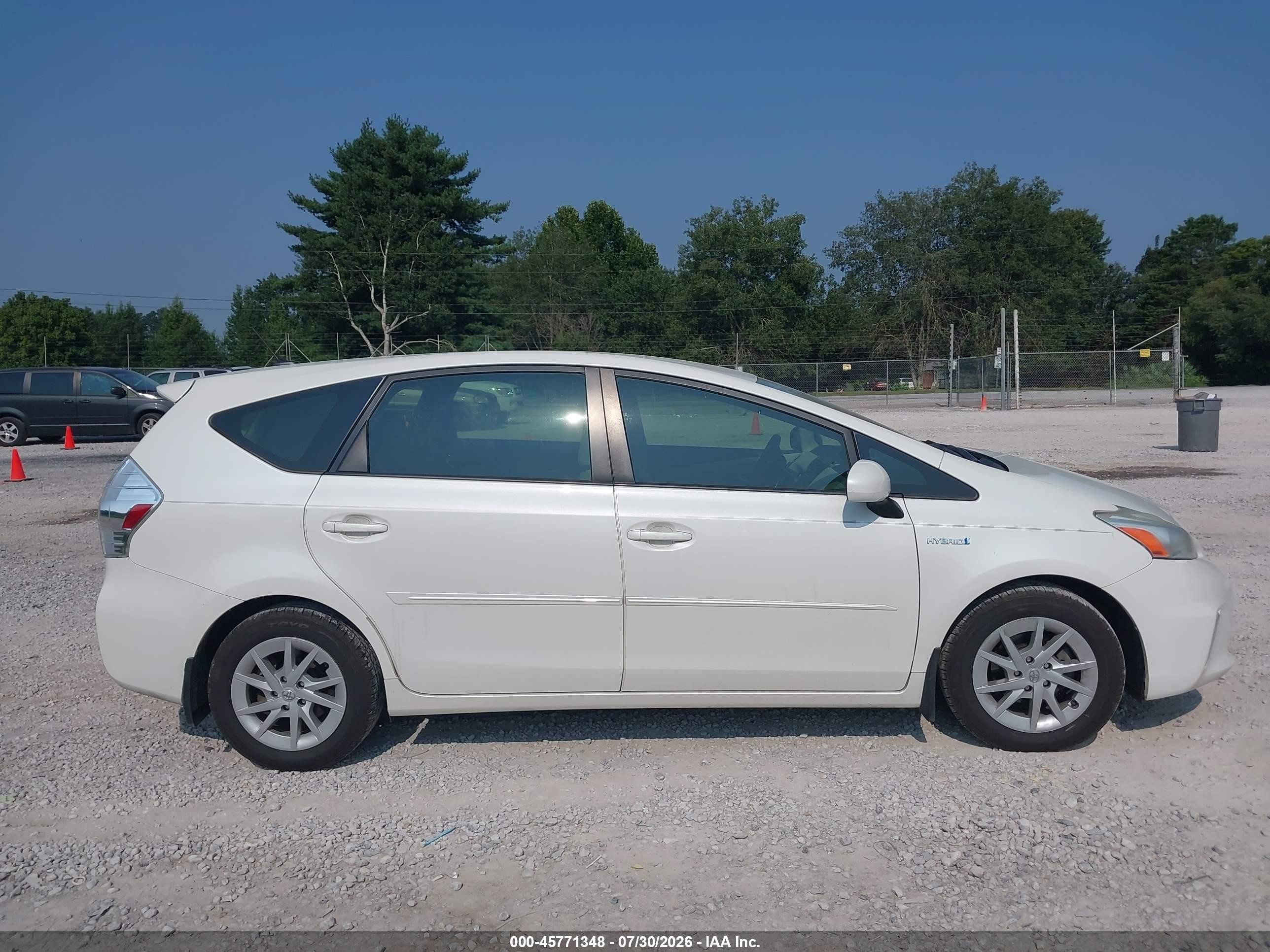 2013 Toyota Prius V Three White vin: JTDZN3EU4D3206657