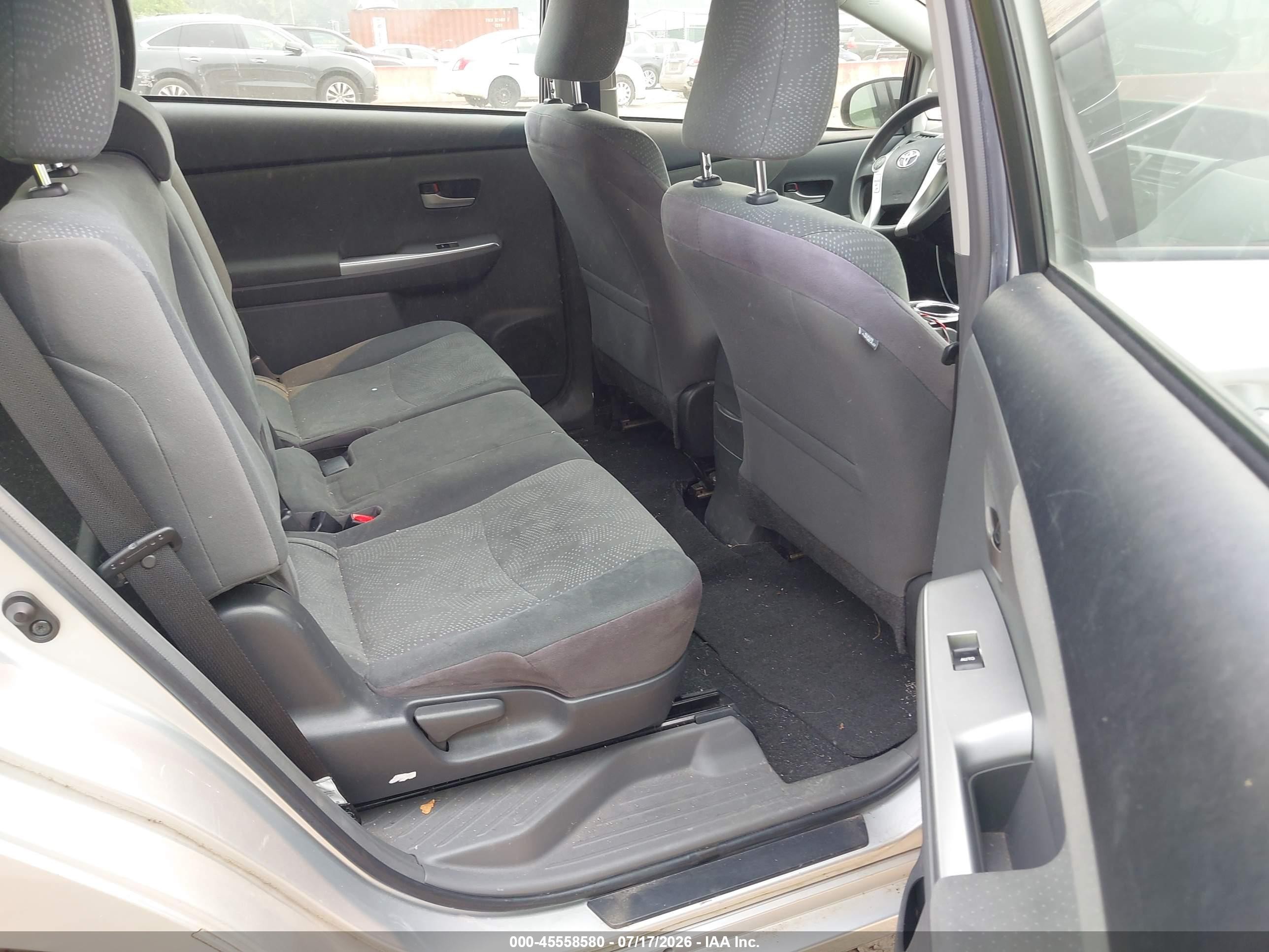 2013 Toyota Prius V Three Silver vin: JTDZN3EU4D3210398