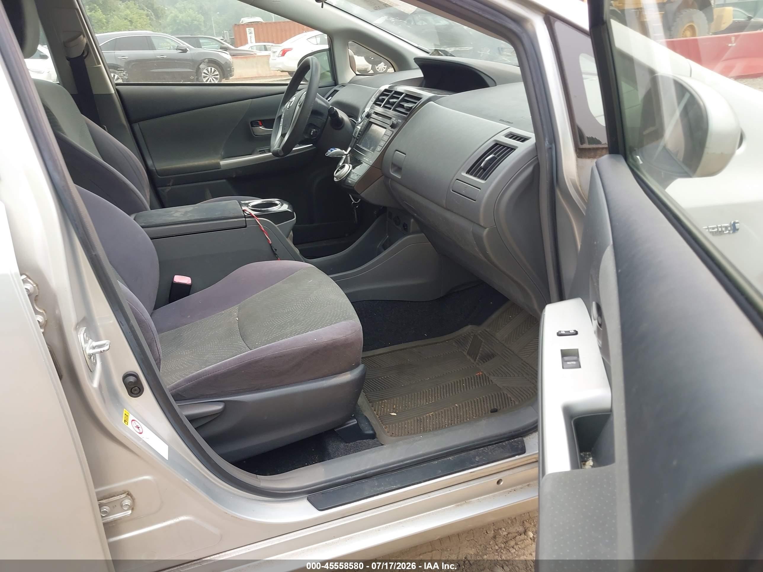 2013 Toyota Prius V Three Silver vin: JTDZN3EU4D3210398