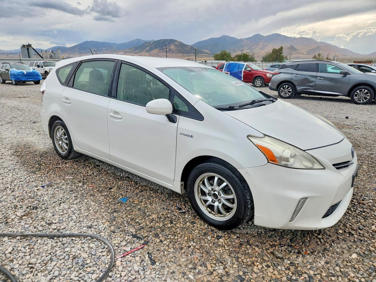 2013 Toyota Prius V Two White vin: JTDZN3EU4D3218548