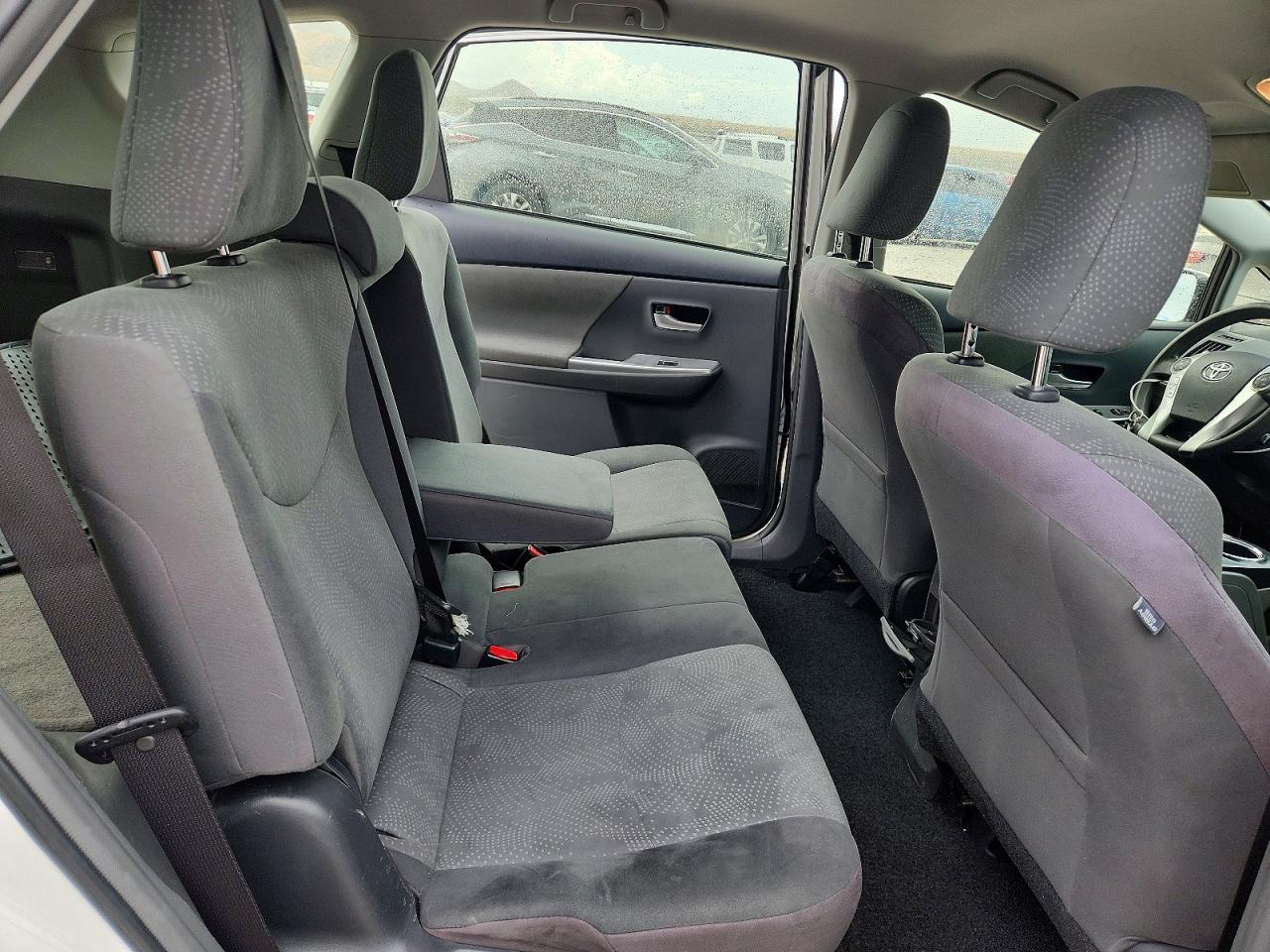 2013 Toyota Prius V Two White vin: JTDZN3EU4D3218548