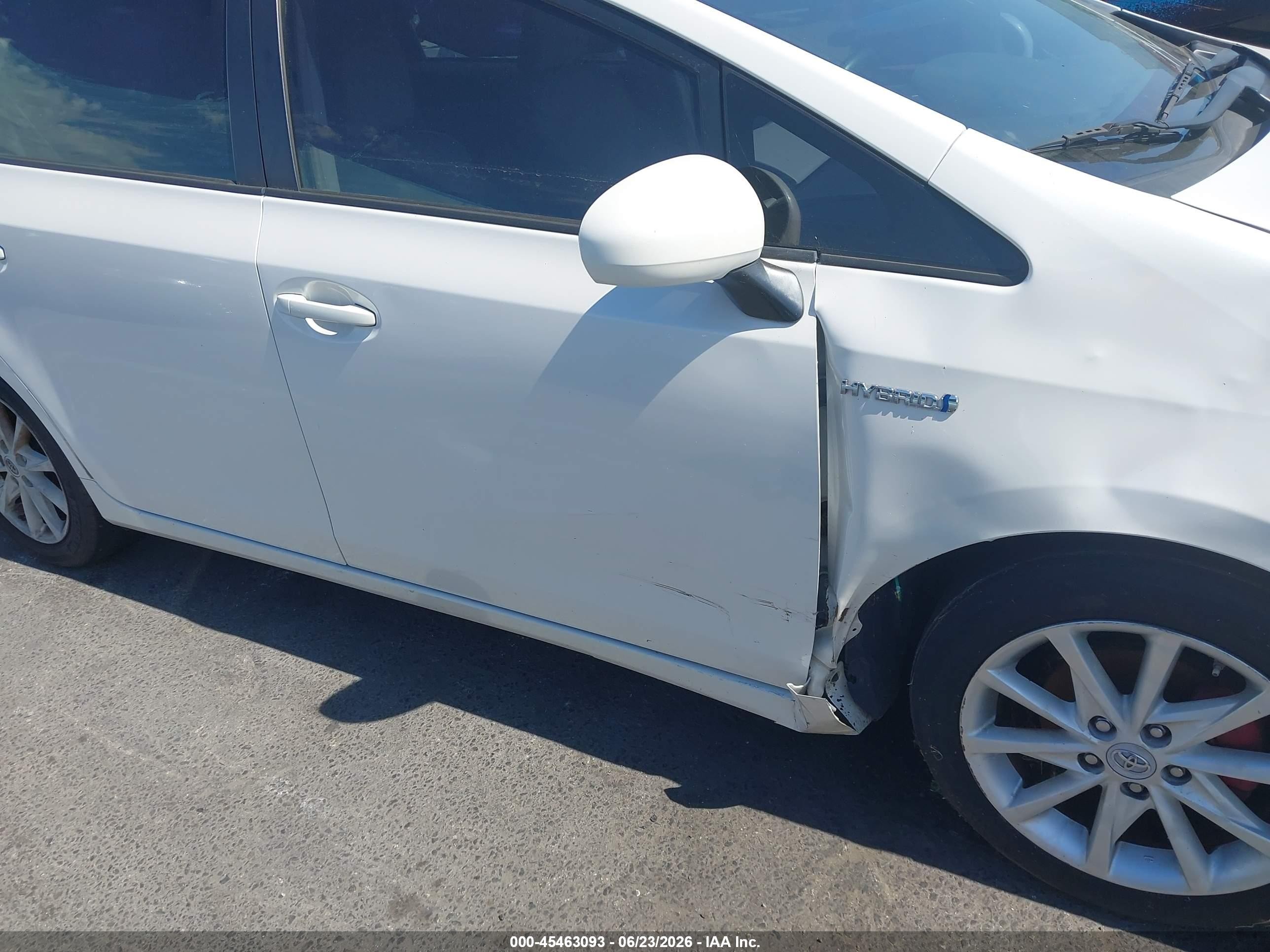 2014 Toyota Prius V Five White vin: JTDZN3EU4E3308963