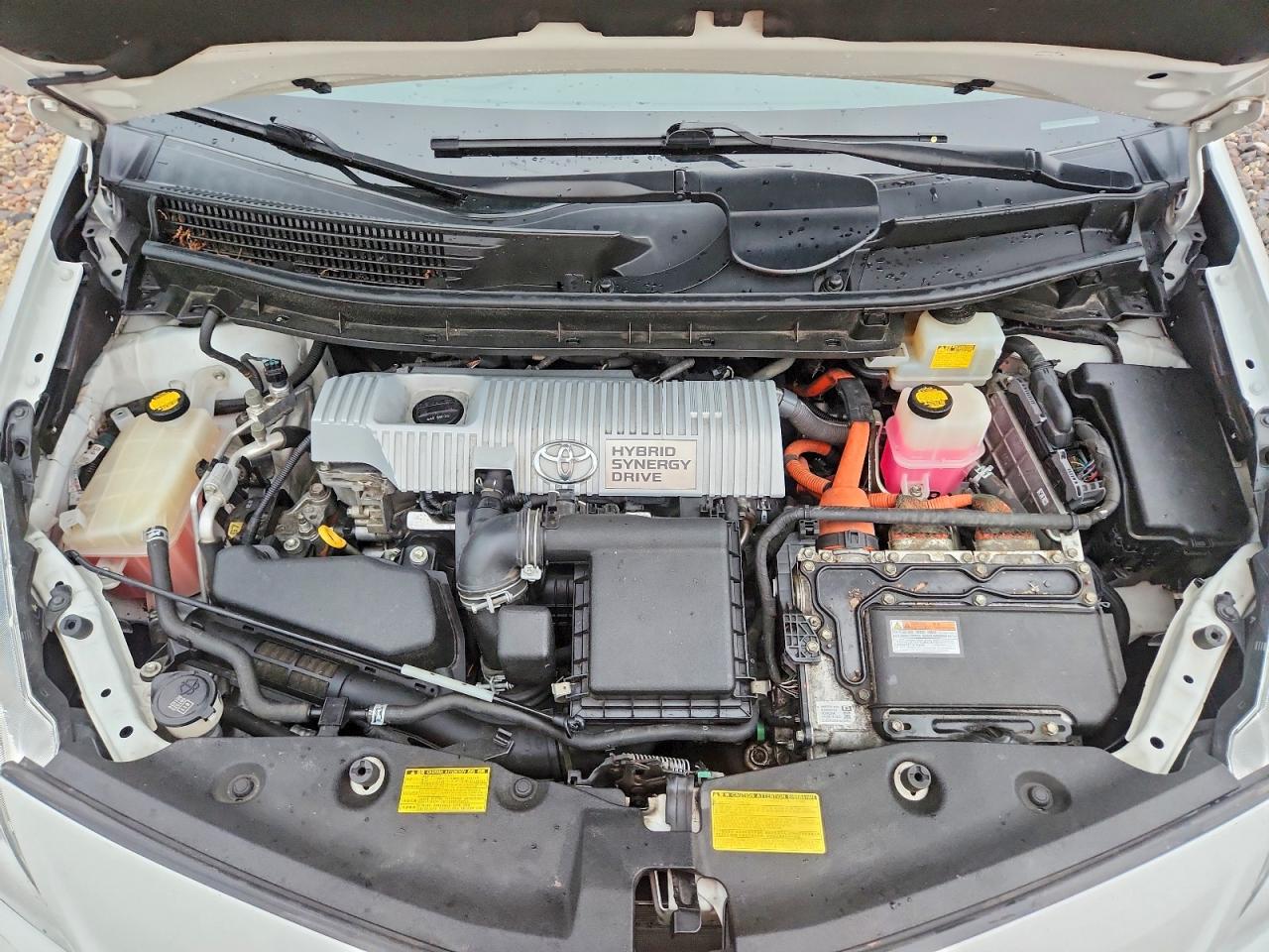 2014 Toyota Prius V Two White vin: JTDZN3EU4E3332549